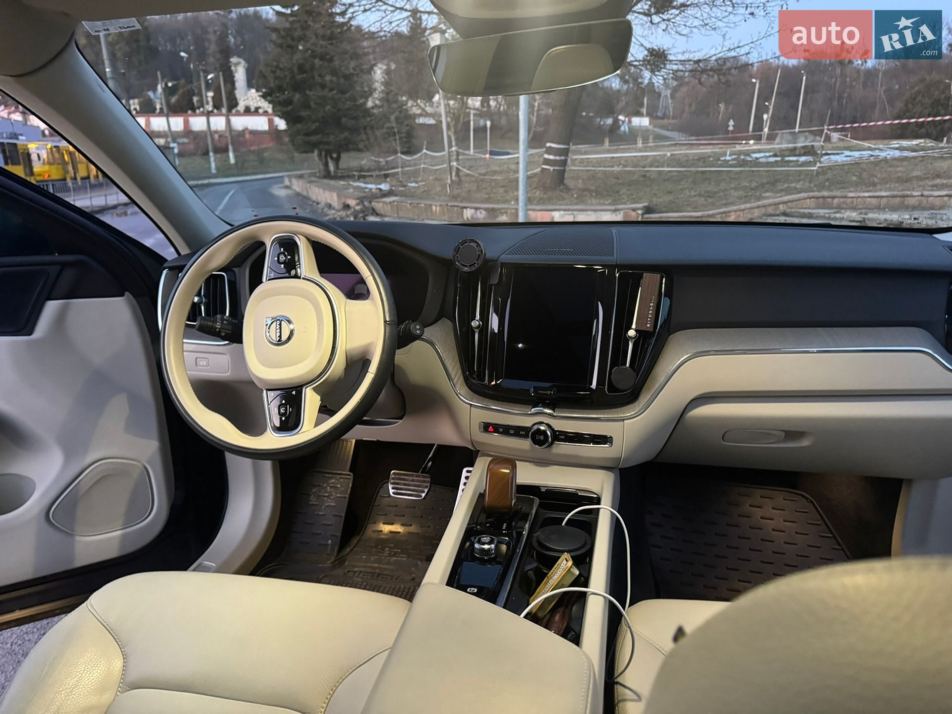 Volvo Xc60 2022 VIN YV4L12RN2P1289100 фото оголошення 8 з 9