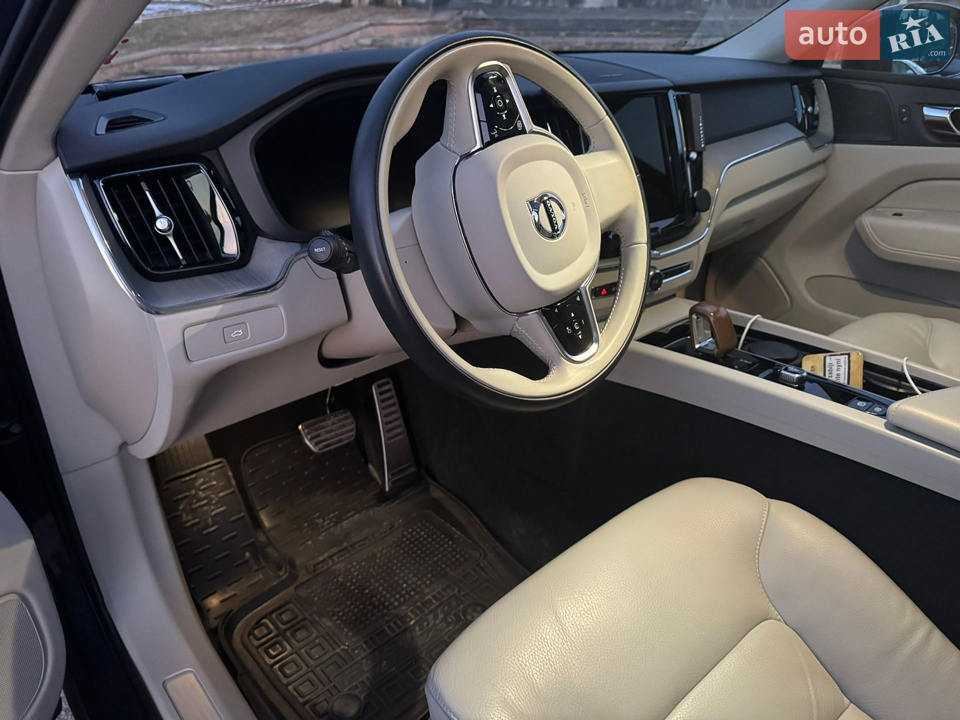 Volvo Xc60 2022 VIN YV4L12RN2P1289100 фото оголошення 9 з 9