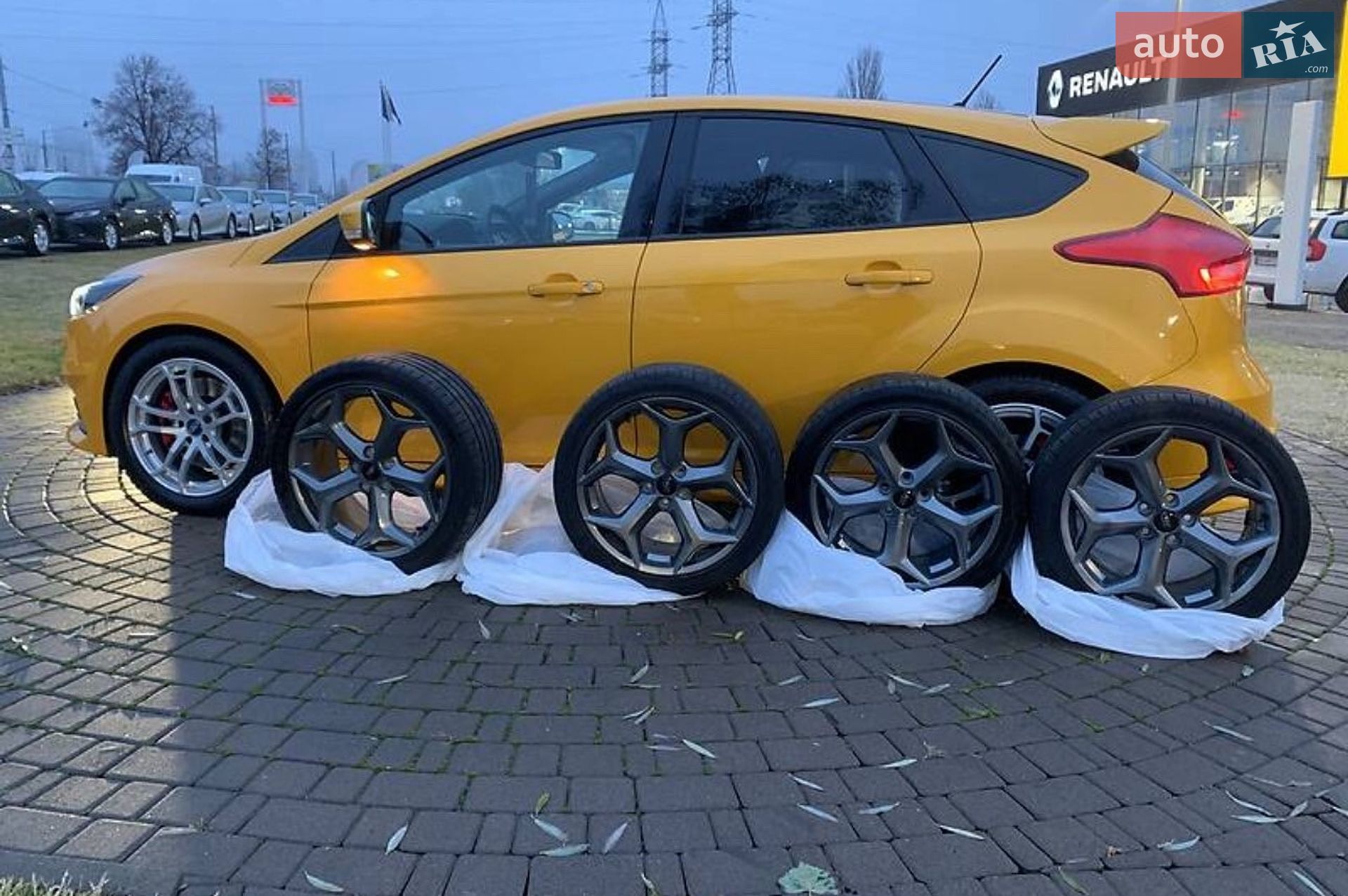 Ford Focus 2017 VIN WF05XXGCC5HB31542 фото оголошення 3 з 16