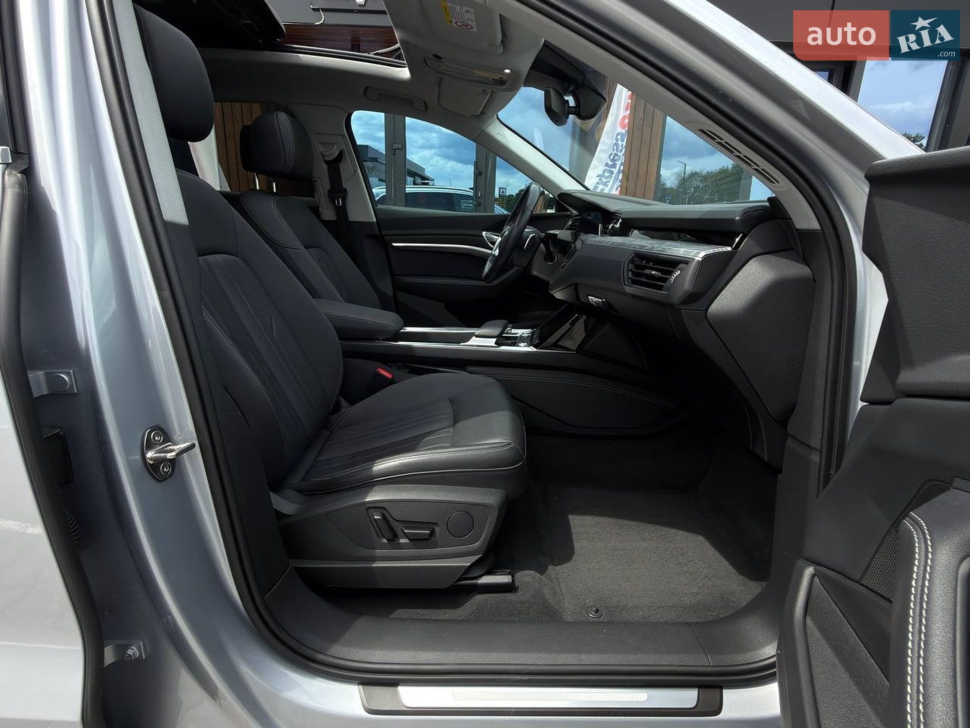 Audi e-tron 2022 VIN WA1AAAGE9NB023971 фото оголошення 12 з 25