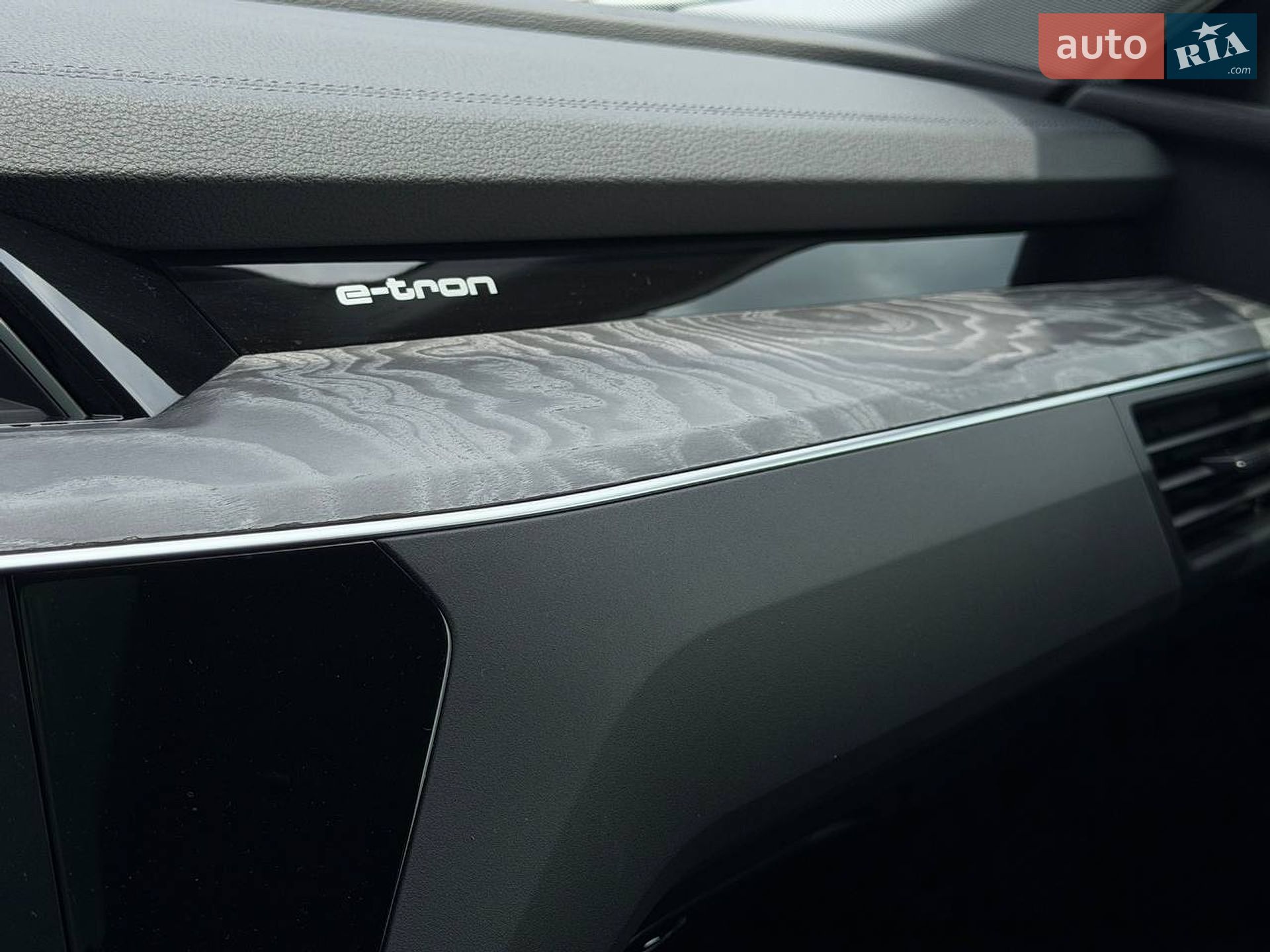 Audi e-tron 2022 VIN WA1AAAGE9NB023971 фото оголошення 10 з 25