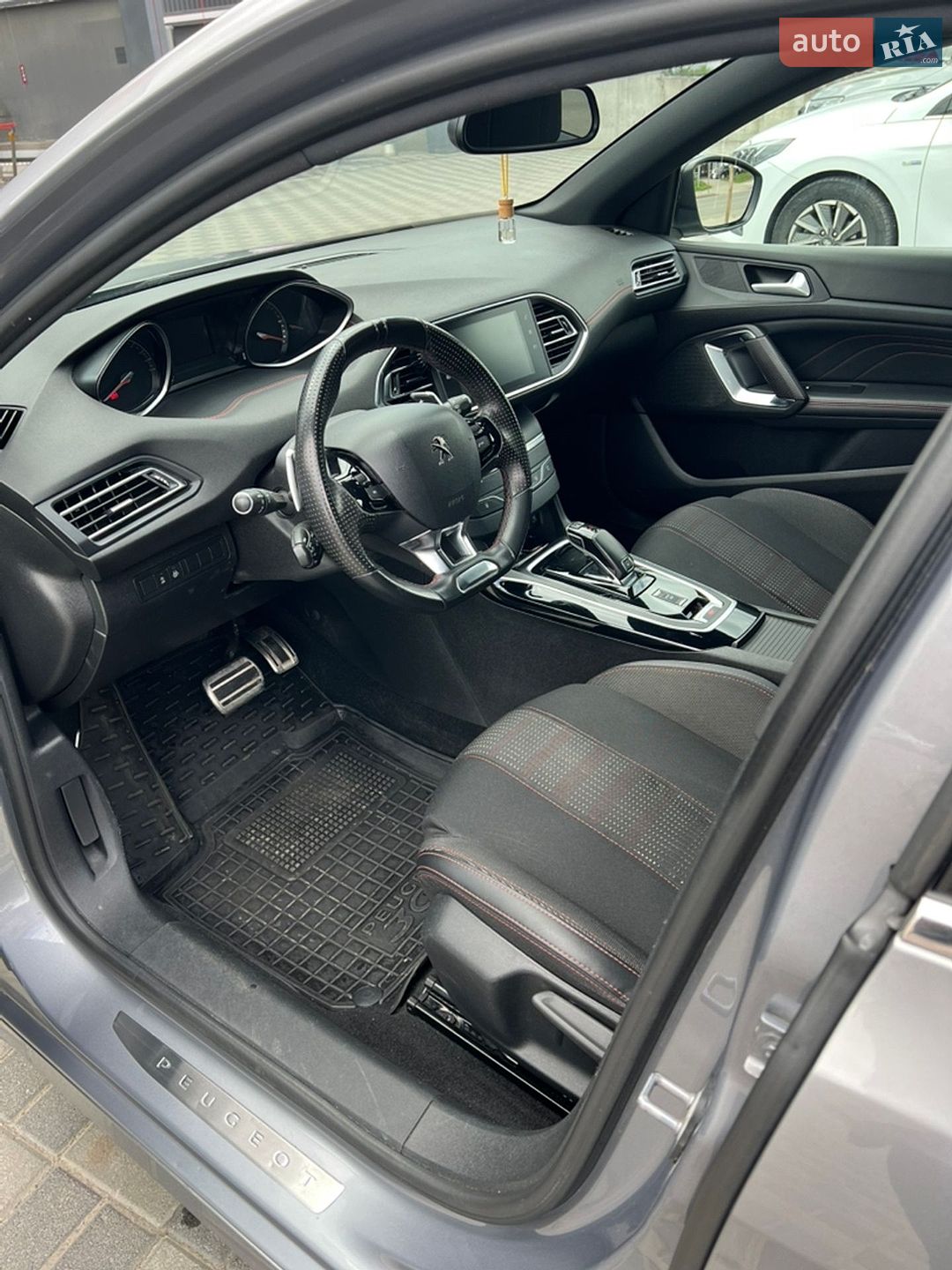 Peugeot 308 2018 VIN VF3LCYHZRJS322089 фото оголошення 12 з 15