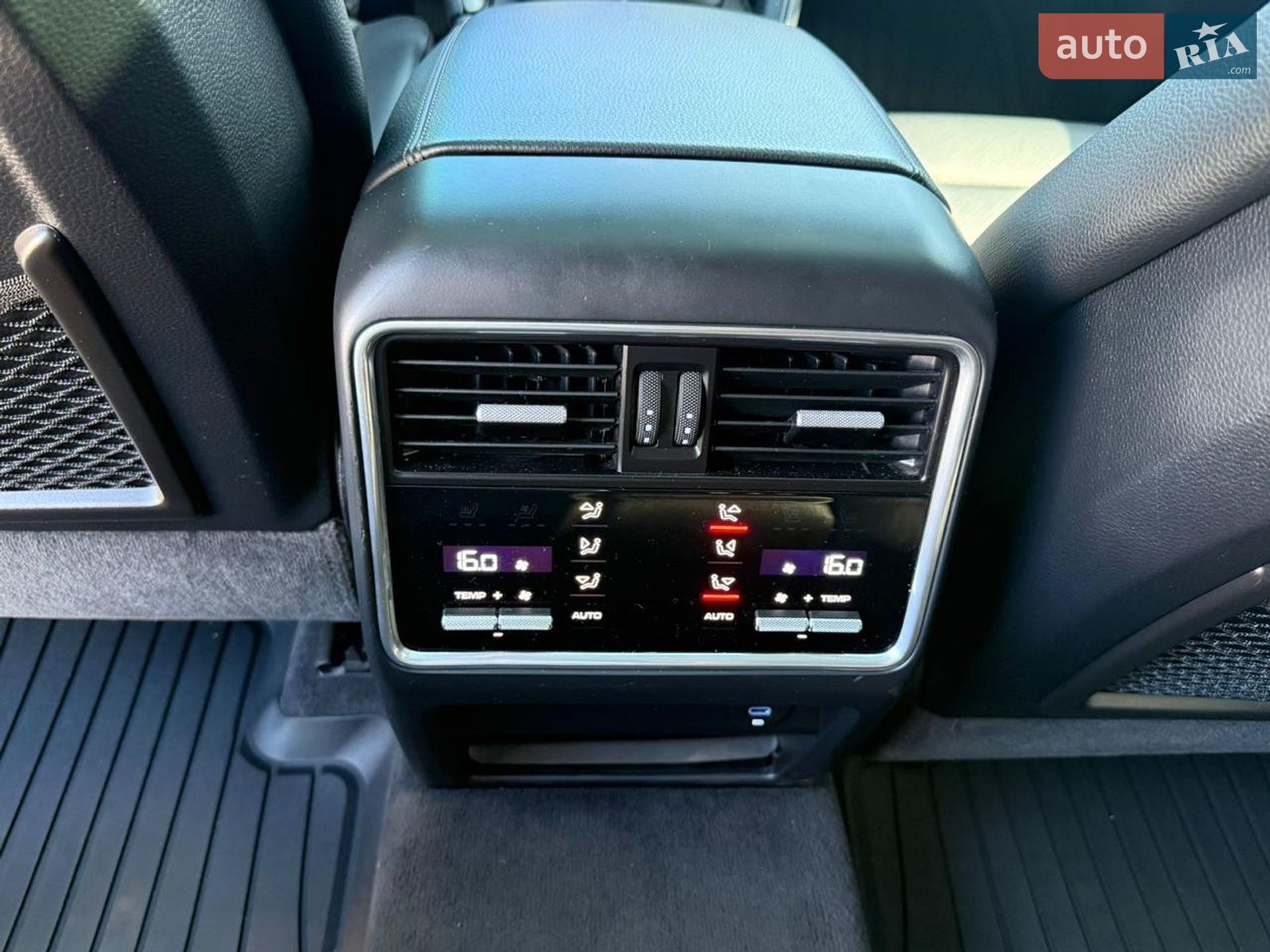 Porsche Cayenne 2021 VIN WP1AA2AY6NDA00603 фото оголошення 13 з 18