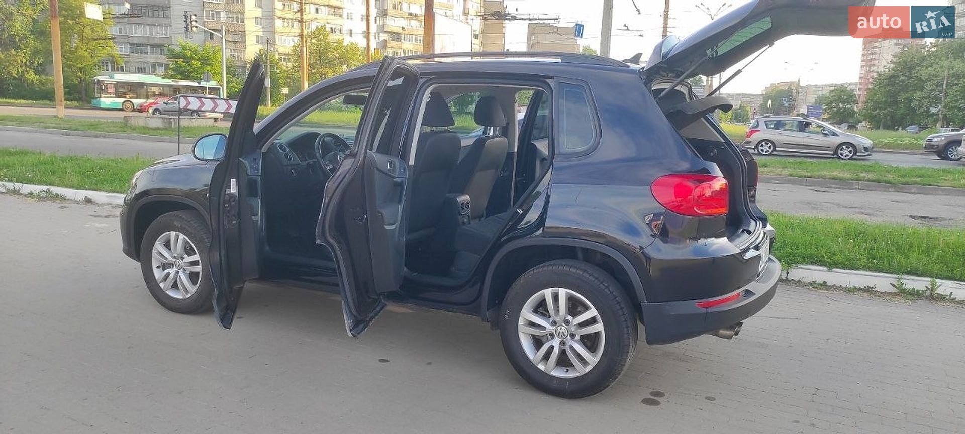 Volkswagen Tiguan 2015 VIN WVGAV7AX7FW603149 фото оголошення 12 з 19