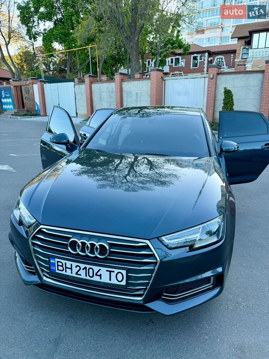 Audi A4 2018 VIN WAUKMAF45JA148943 фото оголошення 2 з 17