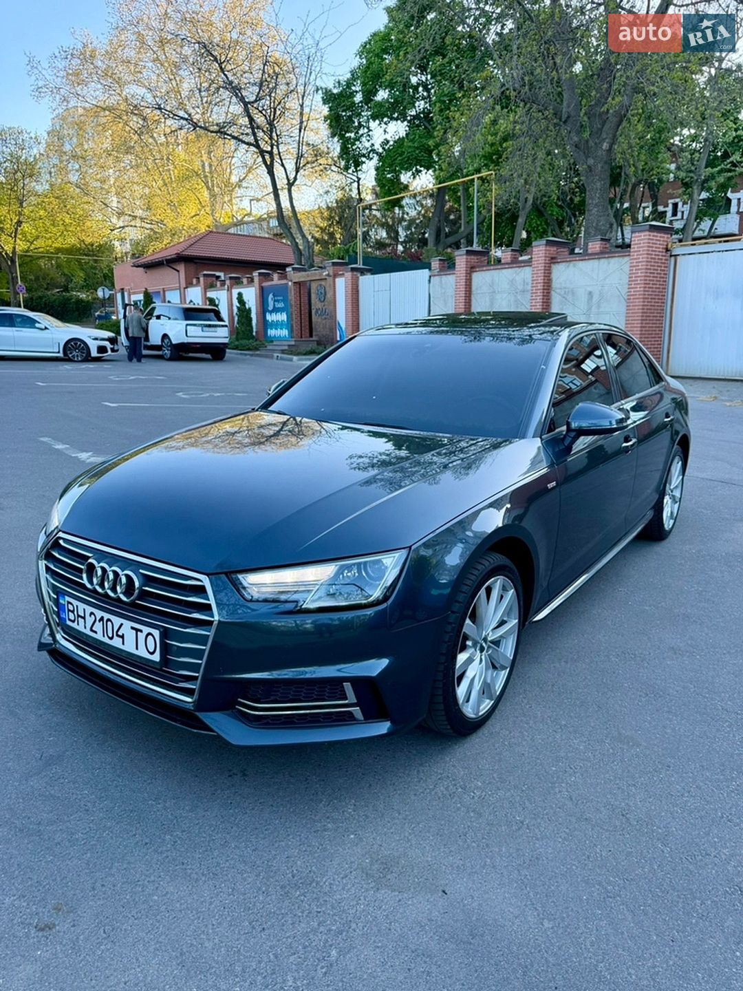 Audi A4 2018 VIN WAUKMAF45JA148943 фото оголошення 4 з 17