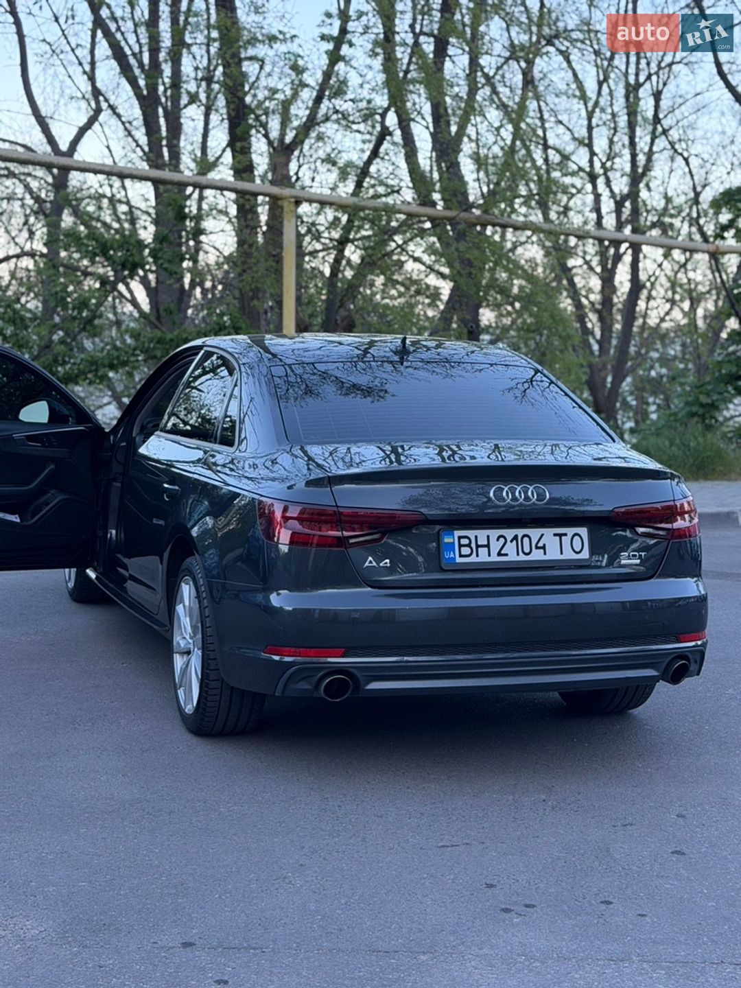 Audi A4 2018 VIN WAUKMAF45JA148943 фото оголошення 5 з 17