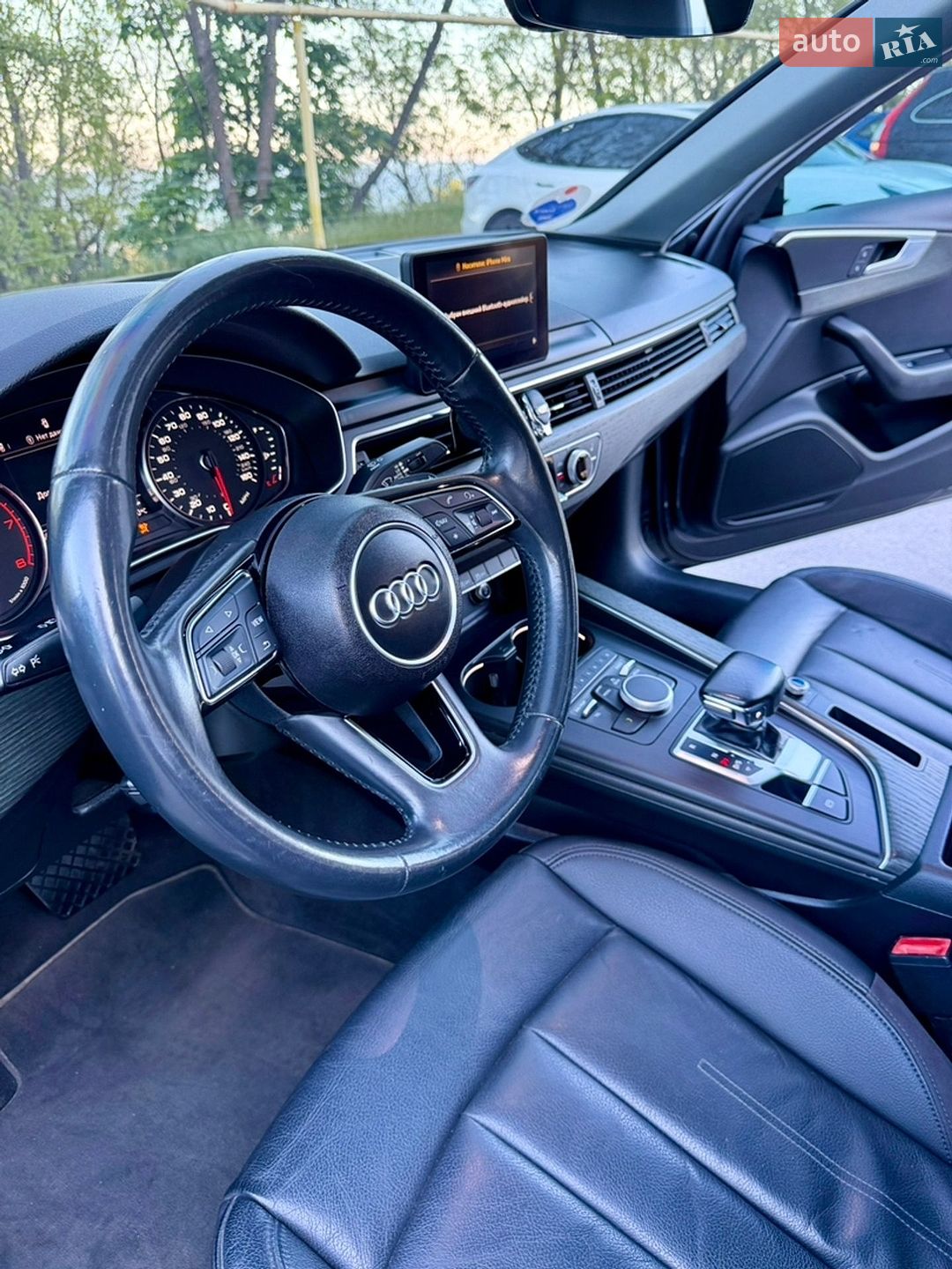 Audi A4 2018 VIN WAUKMAF45JA148943 фото оголошення 12 з 17