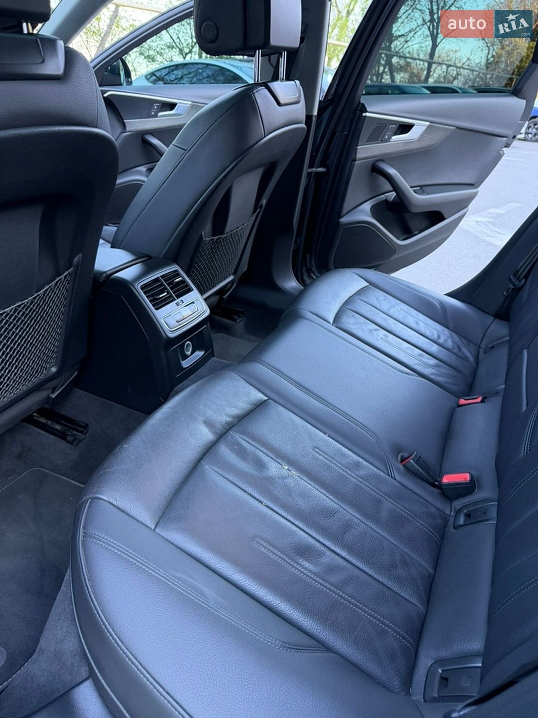 Audi A4 2018 VIN WAUKMAF45JA148943 фото оголошення 16 з 17