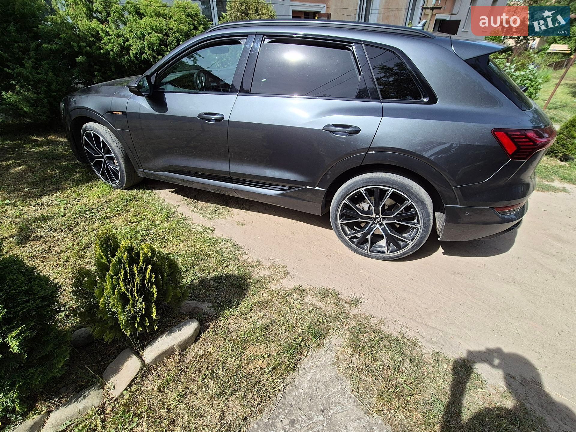 Audi e-tron 2019 VIN WAUZZZGEXLB016814 фото оголошення 17 з 23