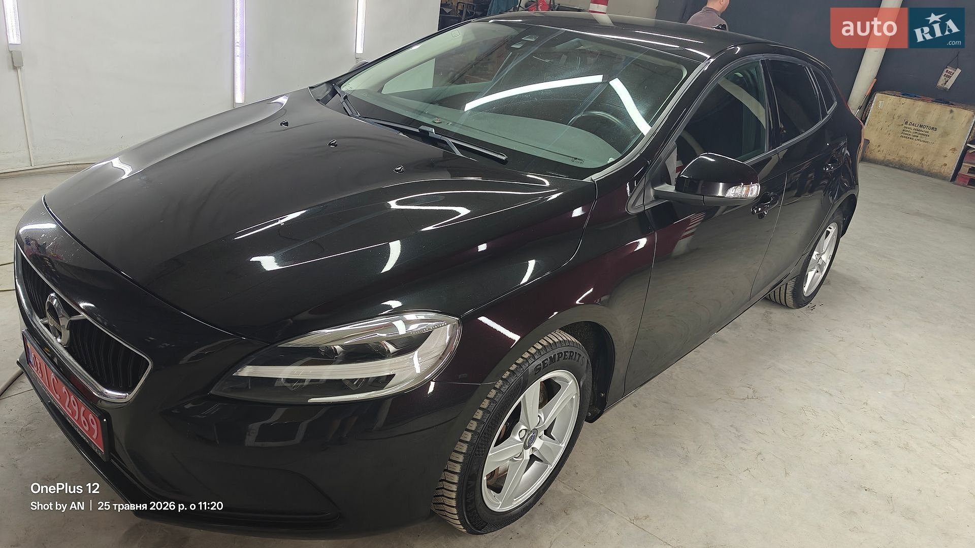 Volvo V40 2018 VIN YV1MV7480J2506668 фото оголошення 3 з 48