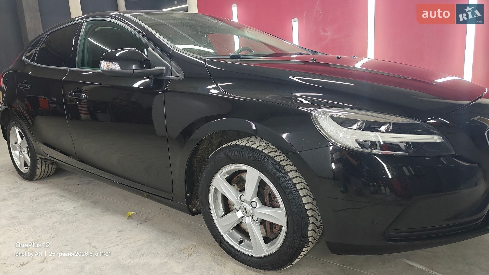Volvo V40 2018 VIN YV1MV7480J2506668 фото оголошення 10 з 48