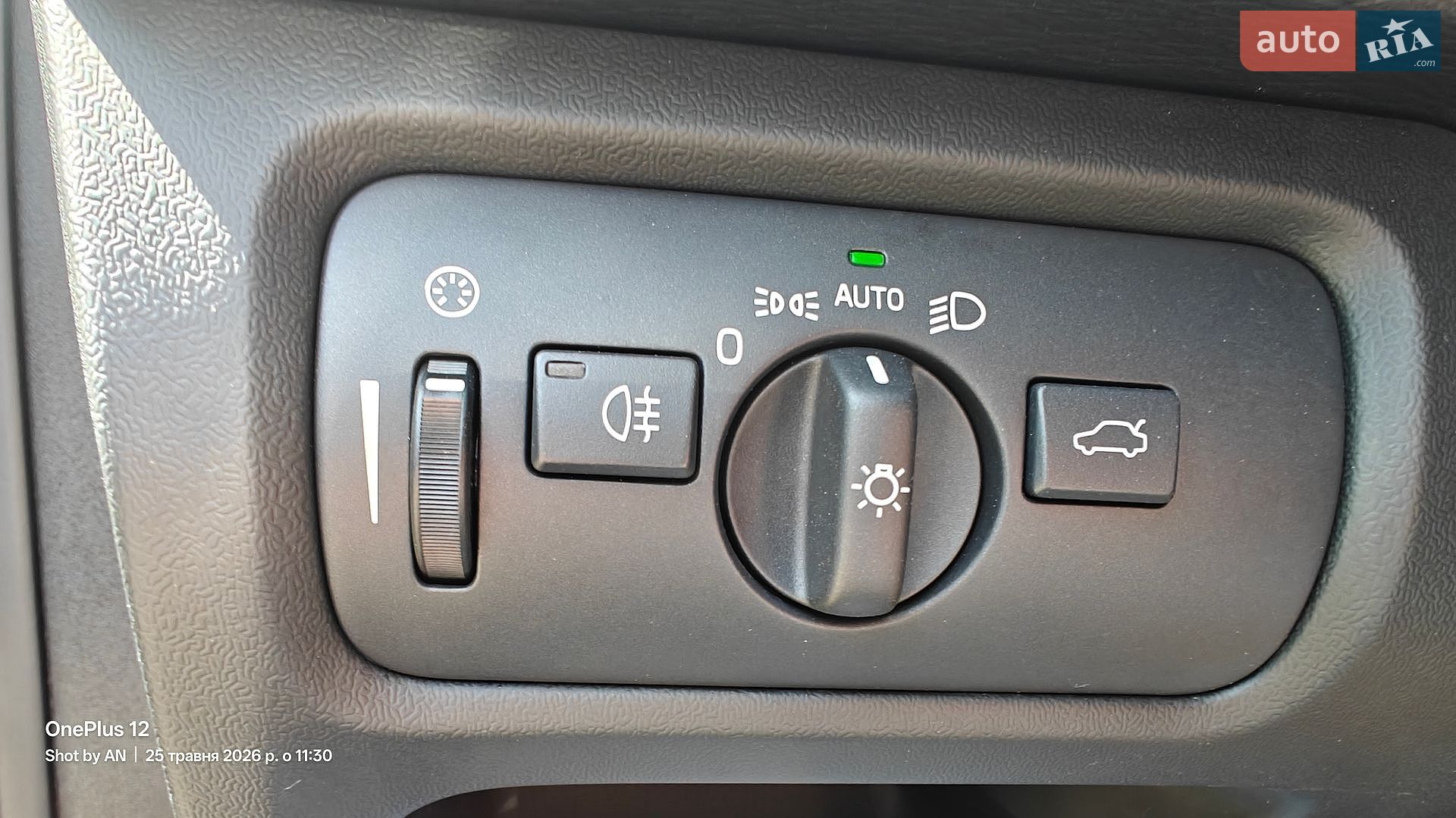 Volvo V40 2018 VIN YV1MV7480J2506668 фото оголошення 34 з 48
