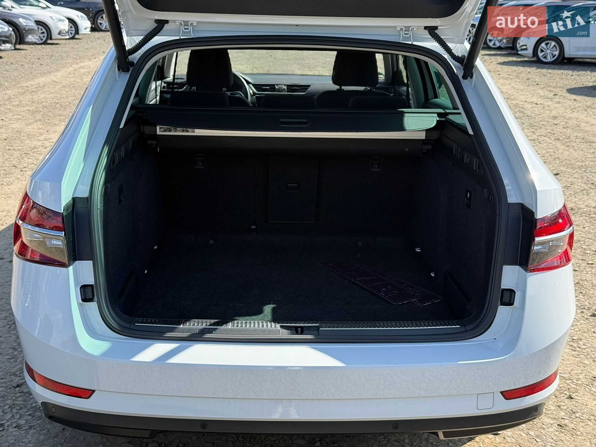 Skoda Superb 2022 VIN TMBJR9NP1N7052806 фото оголошення 35 з 95