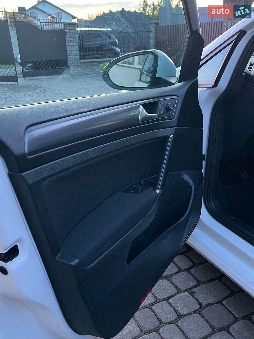 Volkswagen Golf 2017 VIN WVWZZZAUZJP528931 фото оголошення 16 з 33