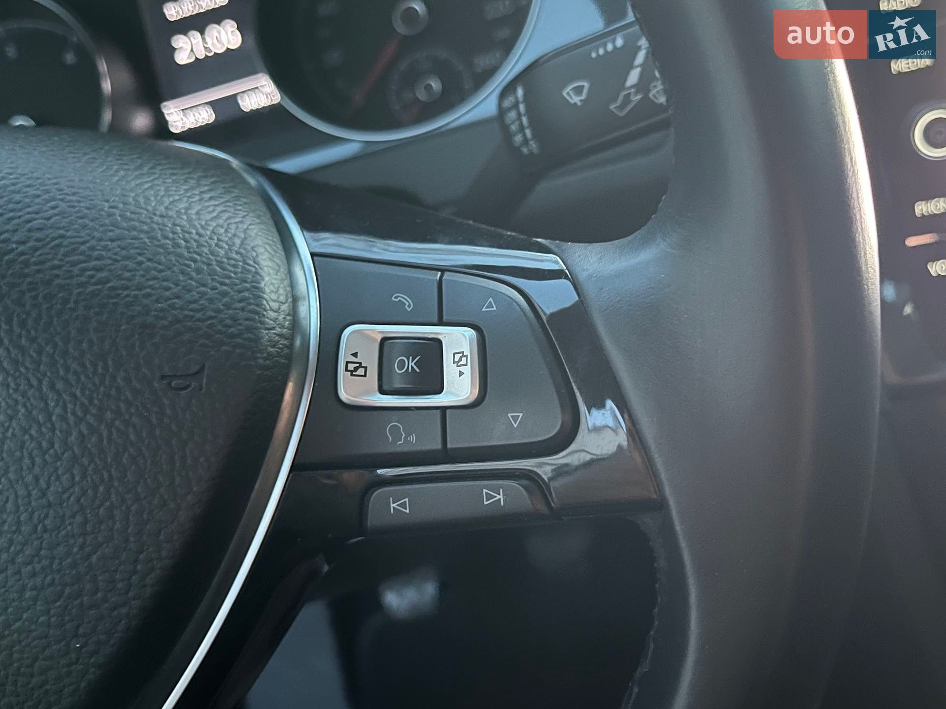 Volkswagen Golf 2017 VIN WVWZZZAUZJP528931 фото оголошення 25 з 33