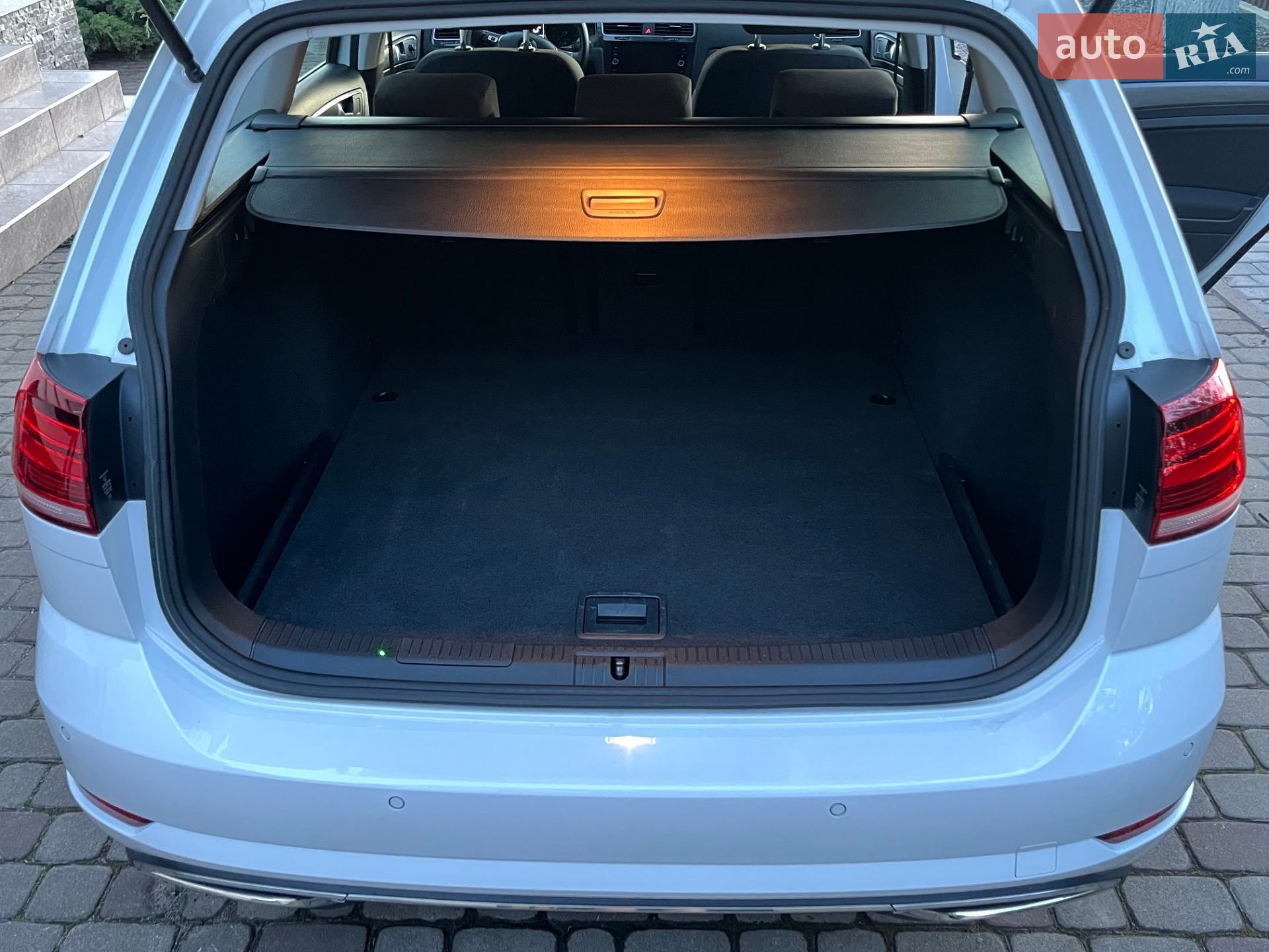 Volkswagen Golf 2017 VIN WVWZZZAUZJP528931 фото оголошення 17 з 33