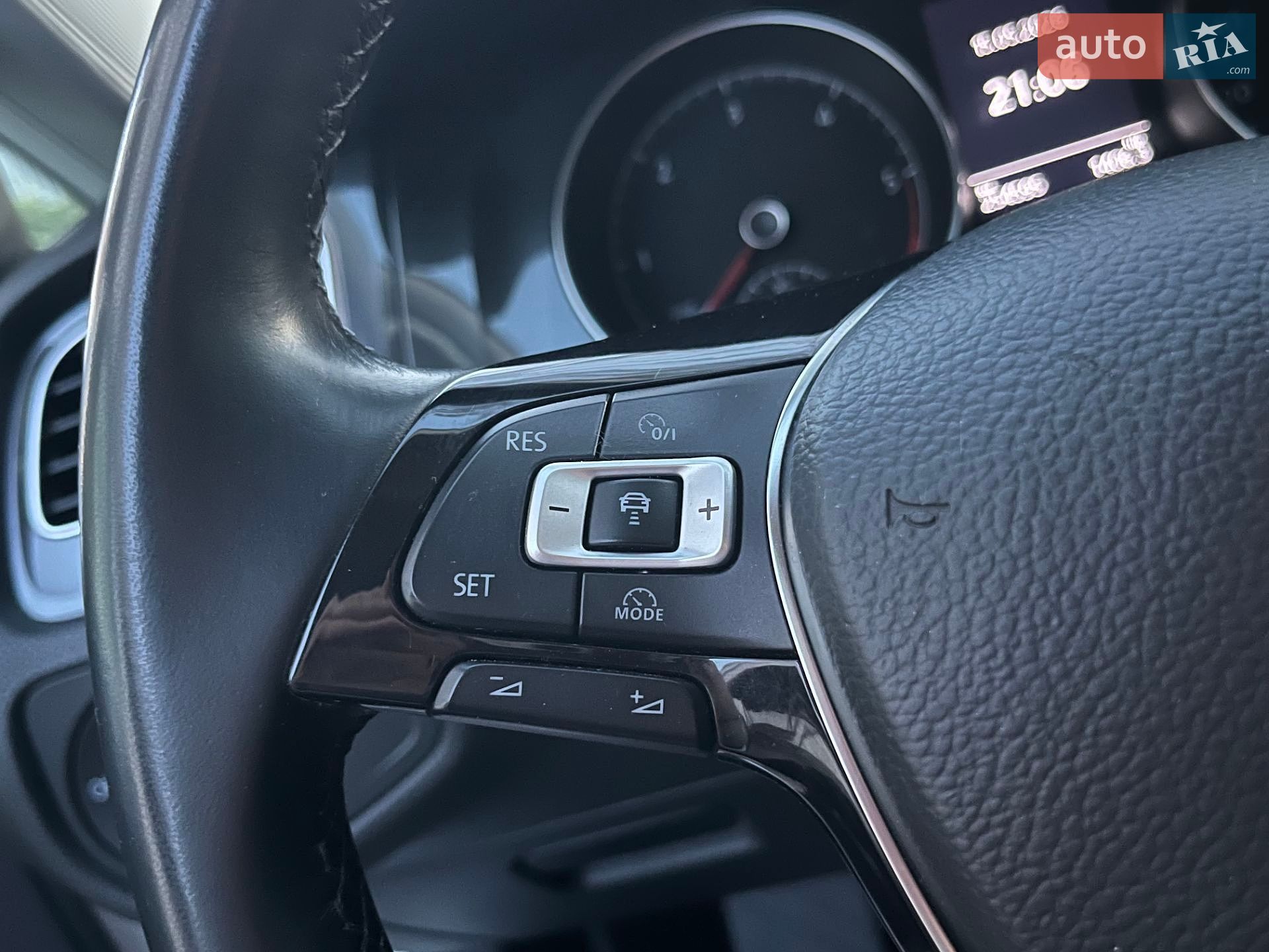 Volkswagen Golf 2017 VIN WVWZZZAUZJP528931 фото оголошення 26 з 33