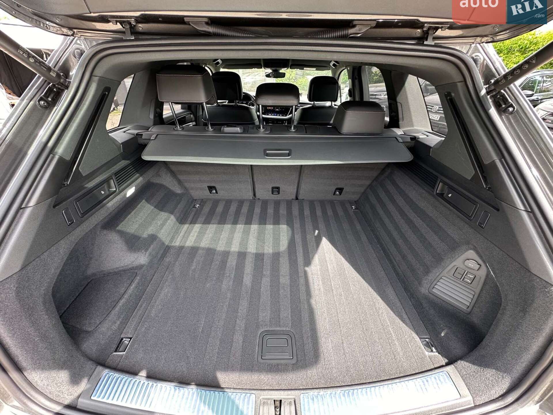 Volkswagen Touareg 2021 VIN WVGZZZCRZMD037432 фото оголошення 29 з 46