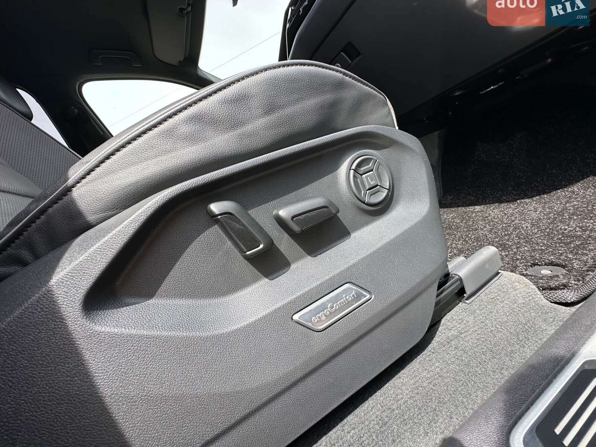 Volkswagen Touareg 2021 VIN WVGZZZCRZMD037432 фото оголошення 32 з 46
