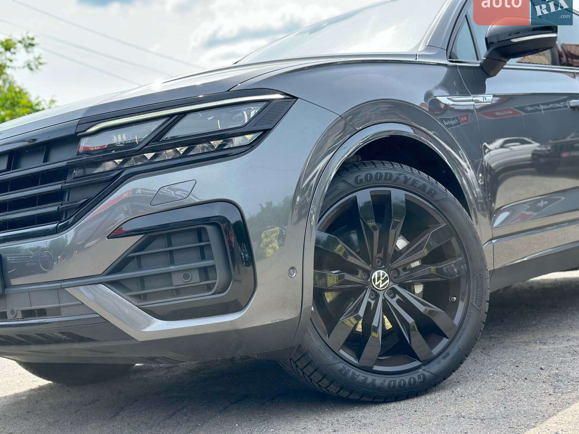 Volkswagen Touareg 2021 VIN WVGZZZCRZMD037432 фото оголошення 2 з 46