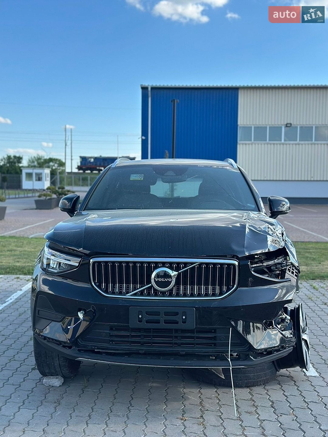 Volvo XC40 2023 VIN YV1XZBWV1P2094174 фото оголошення 2 з 12