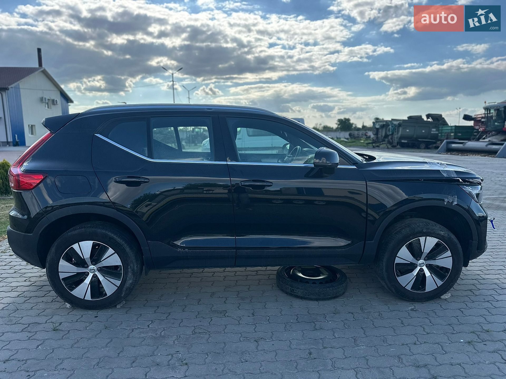 Volvo XC40 2023 VIN YV1XZBWV1P2094174 фото оголошення 4 з 12