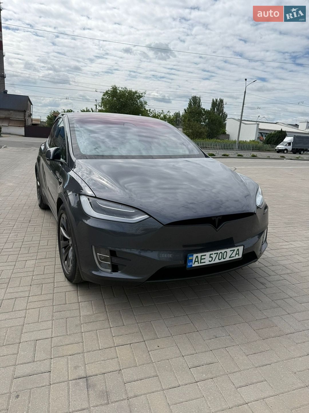 Tesla Model X 2018 VIN 5YJXCDE27JF137267 фото оголошення 2 з 25