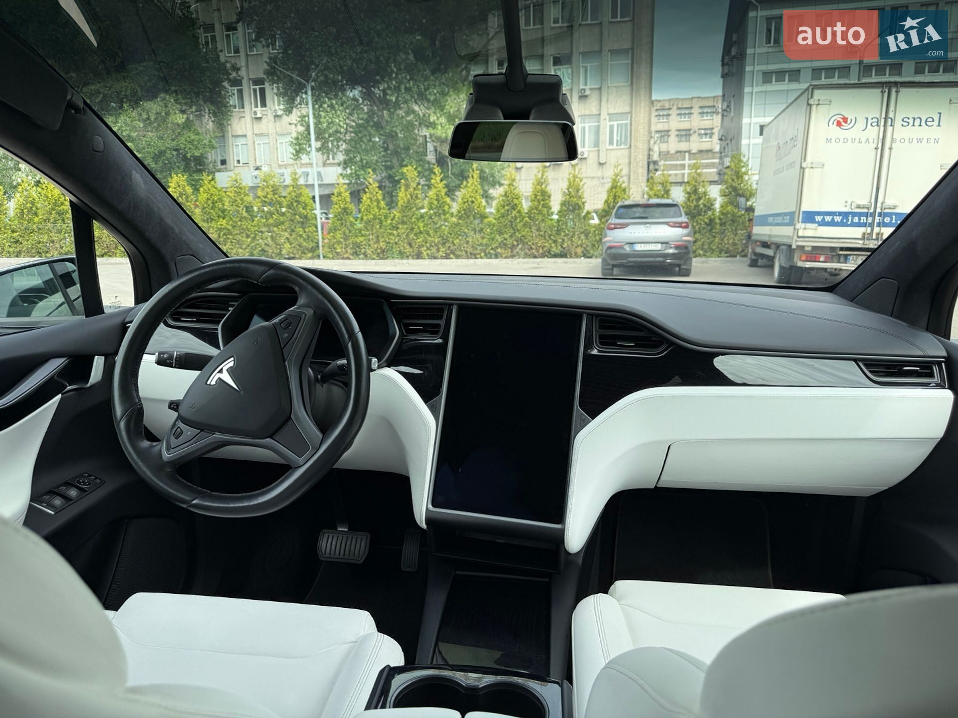 Tesla Model X 2018 VIN 5YJXCDE27JF137267 фото оголошення 12 з 24