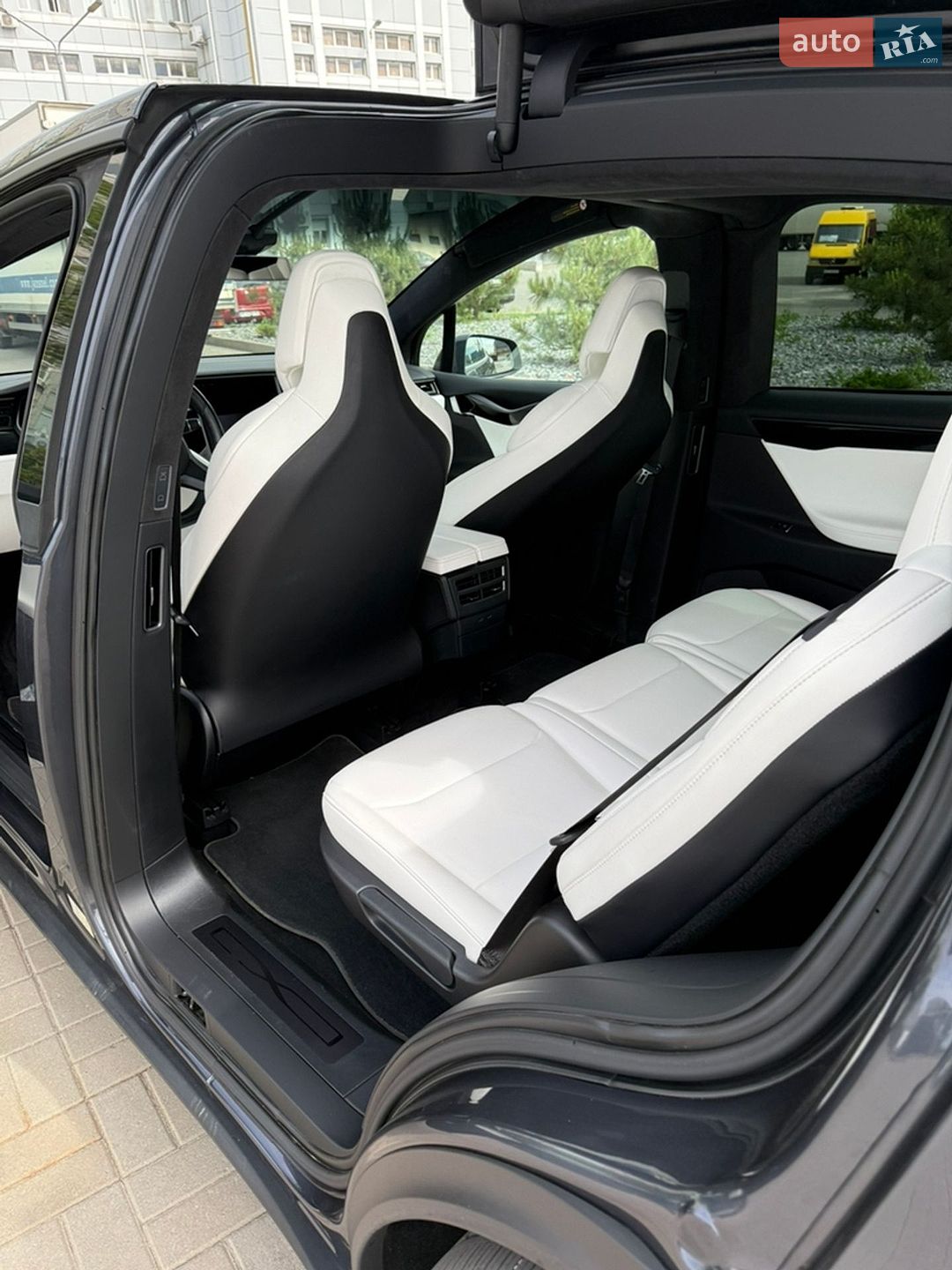 Tesla Model X 2018 VIN 5YJXCDE27JF137267 фото оголошення 13 з 24