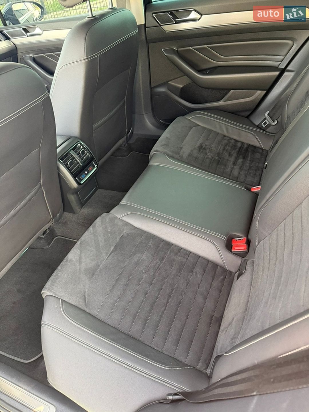 Volkswagen Passat 2019 VIN WVWZZZ3CZLE039107 фото оголошення 8 з 12