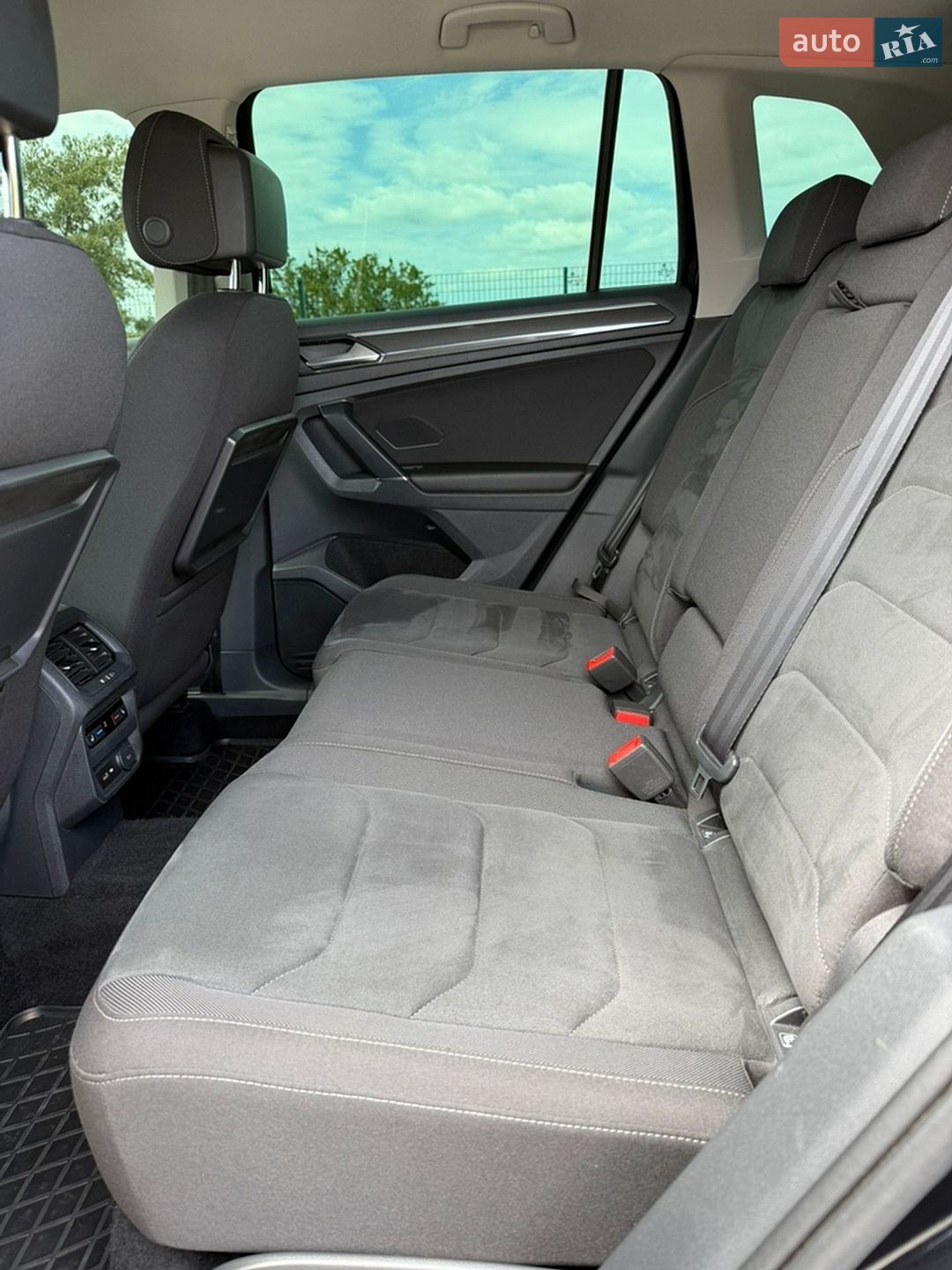 Volkswagen Tiguan 2018 VIN WVGZZZ5NZJW899532 фото оголошення 10 з 19
