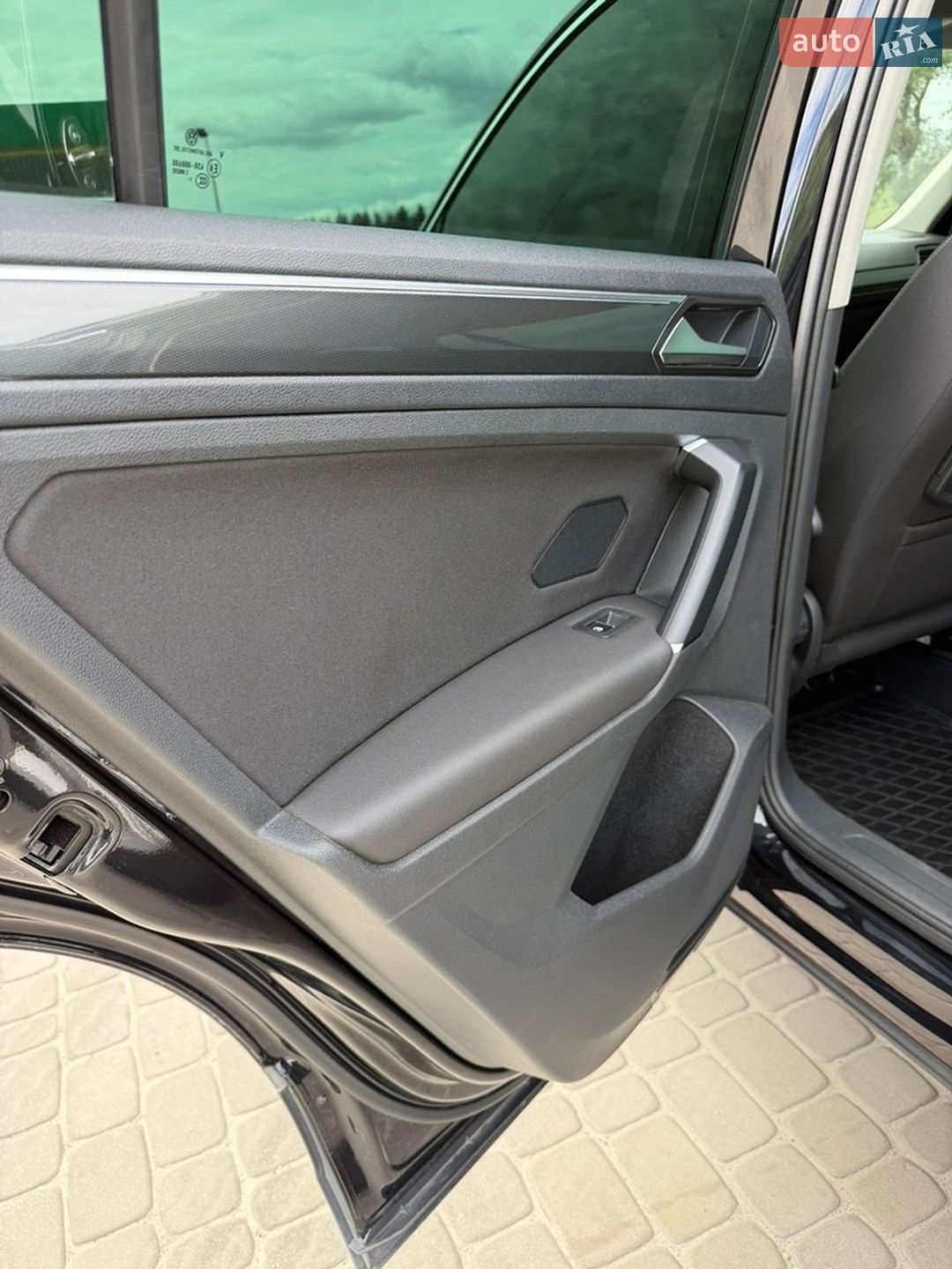 Volkswagen Tiguan 2018 VIN WVGZZZ5NZJW899532 фото оголошення 14 з 19