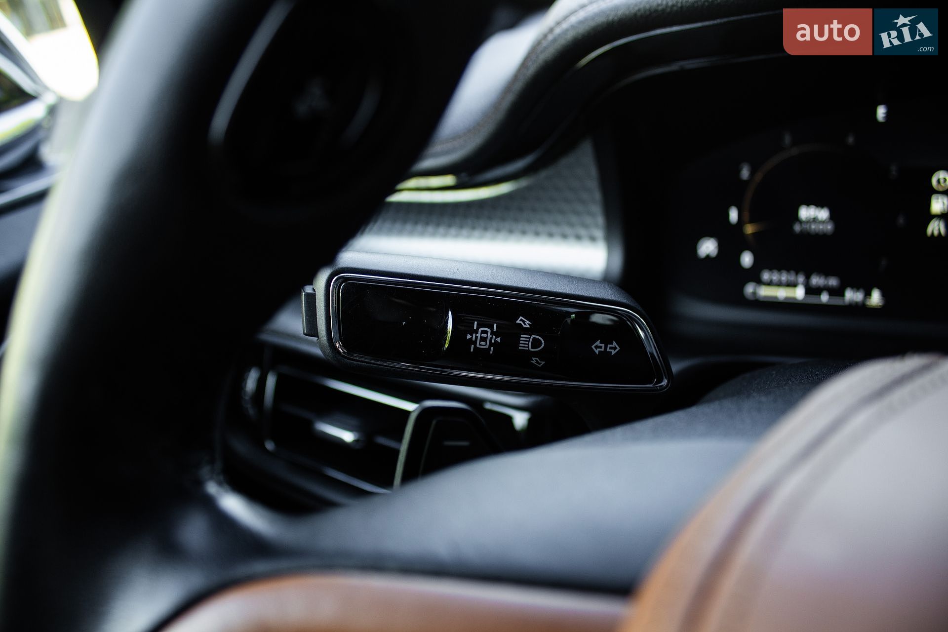 Lincoln Aviator 2020 VIN 5LM5J9XC6LGL29507 фото оголошення 32 з 55