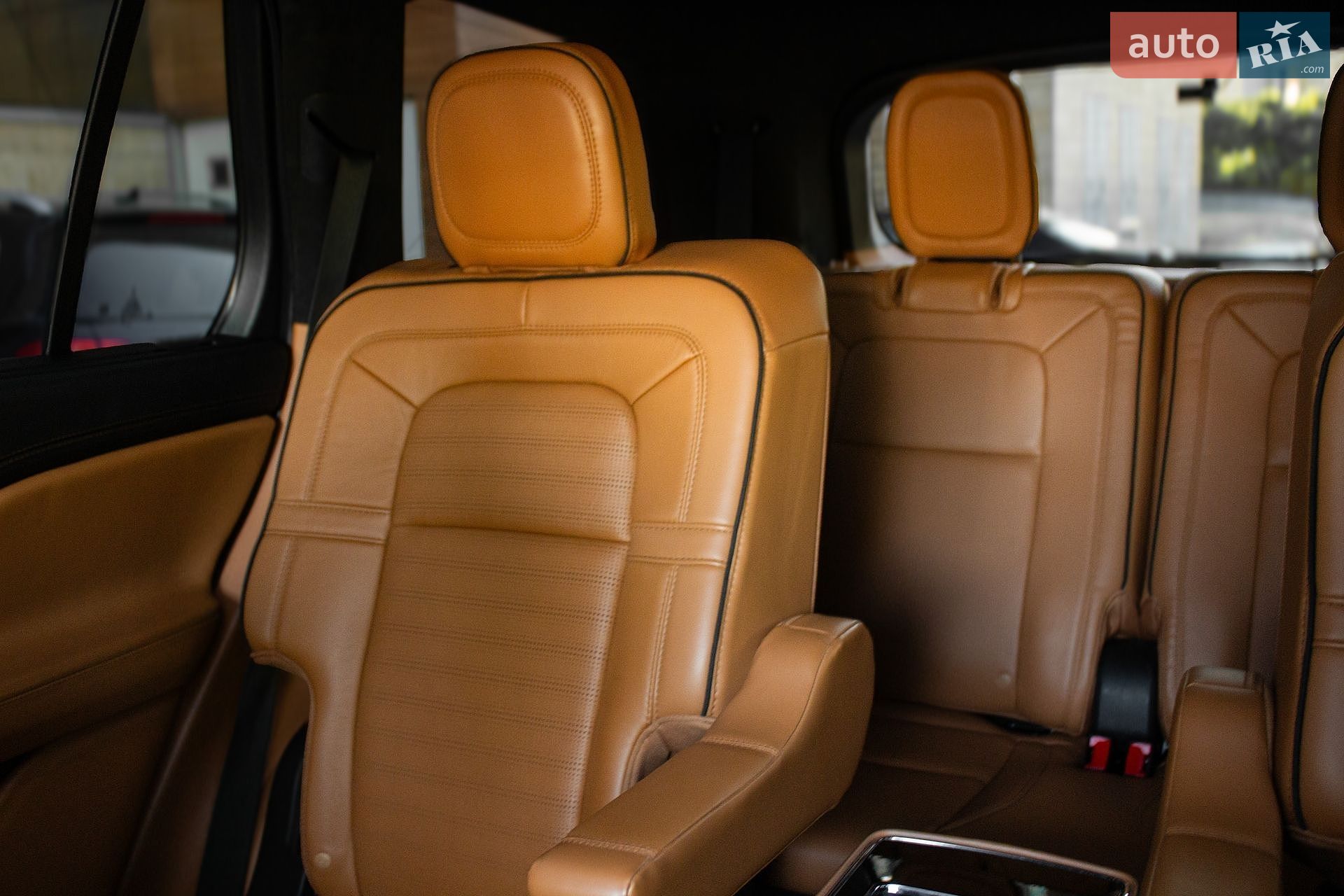 Lincoln Aviator 2020 VIN 5LM5J9XC6LGL29507 фото оголошення 12 з 55