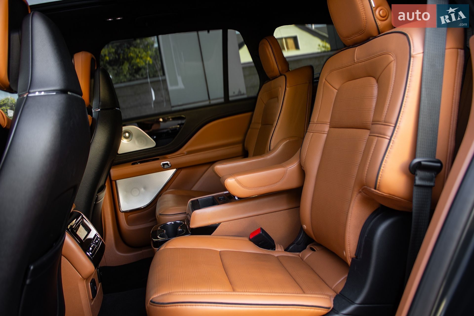 Lincoln Aviator 2020 VIN 5LM5J9XC6LGL29507 фото оголошення 14 з 55