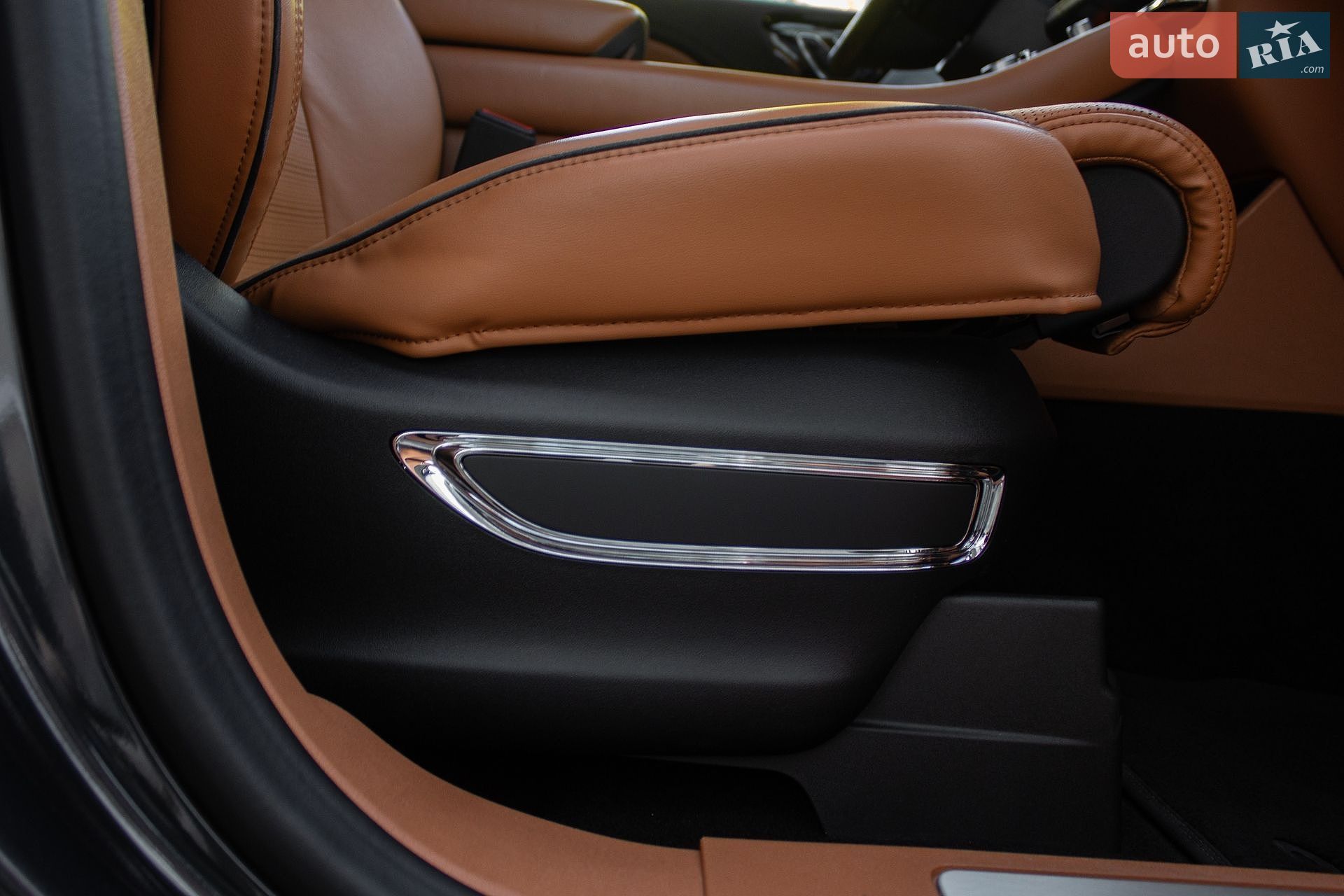Lincoln Aviator 2020 VIN 5LM5J9XC6LGL29507 фото оголошення 39 з 55