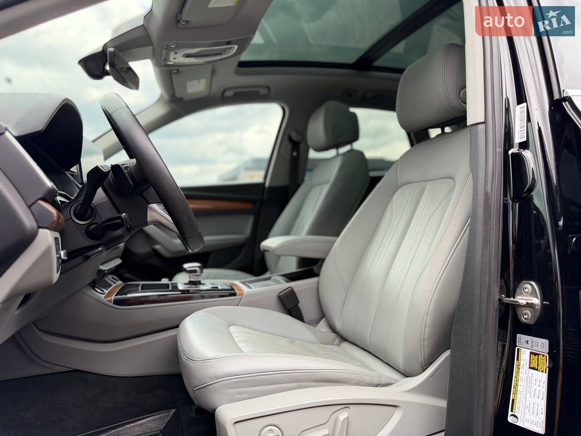 Audi Q5 2020 VIN WA1BAAFY5M2021634 фото оголошення 7 з 19