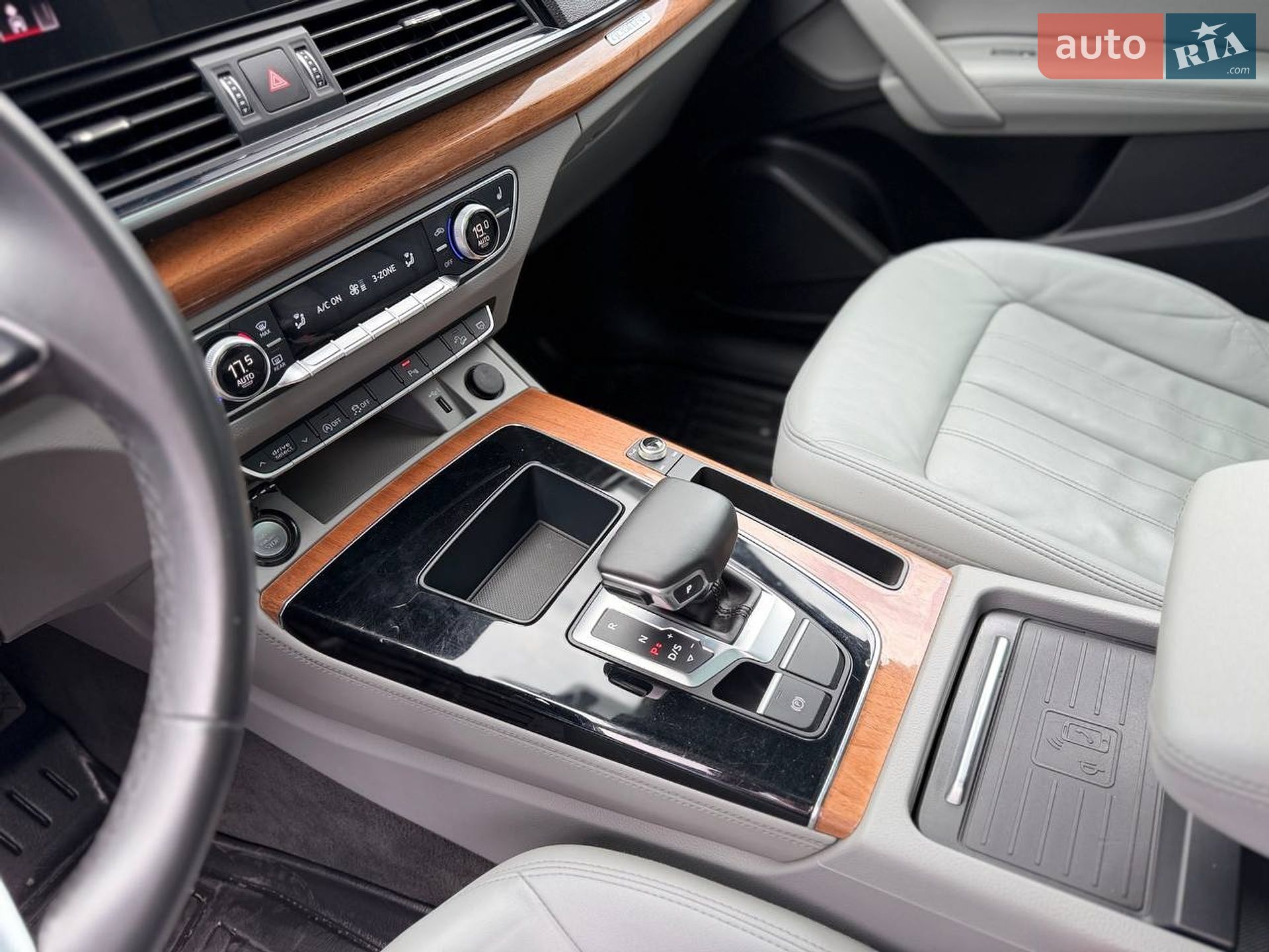 Audi Q5 2020 VIN WA1BAAFY5M2021634 фото оголошення 8 з 19