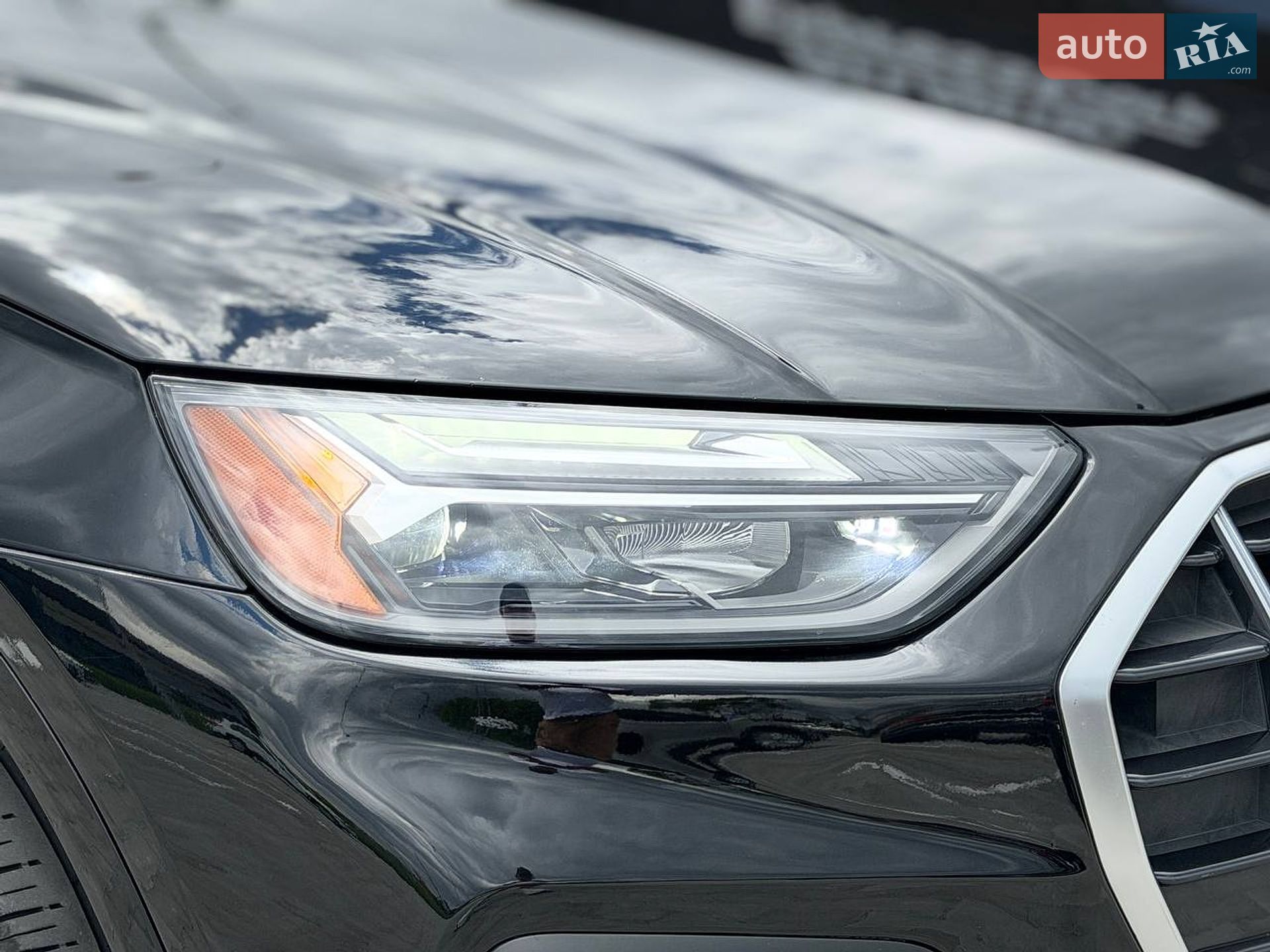 Audi Q5 2020 VIN WA1BAAFY5M2021634 фото оголошення 11 з 19