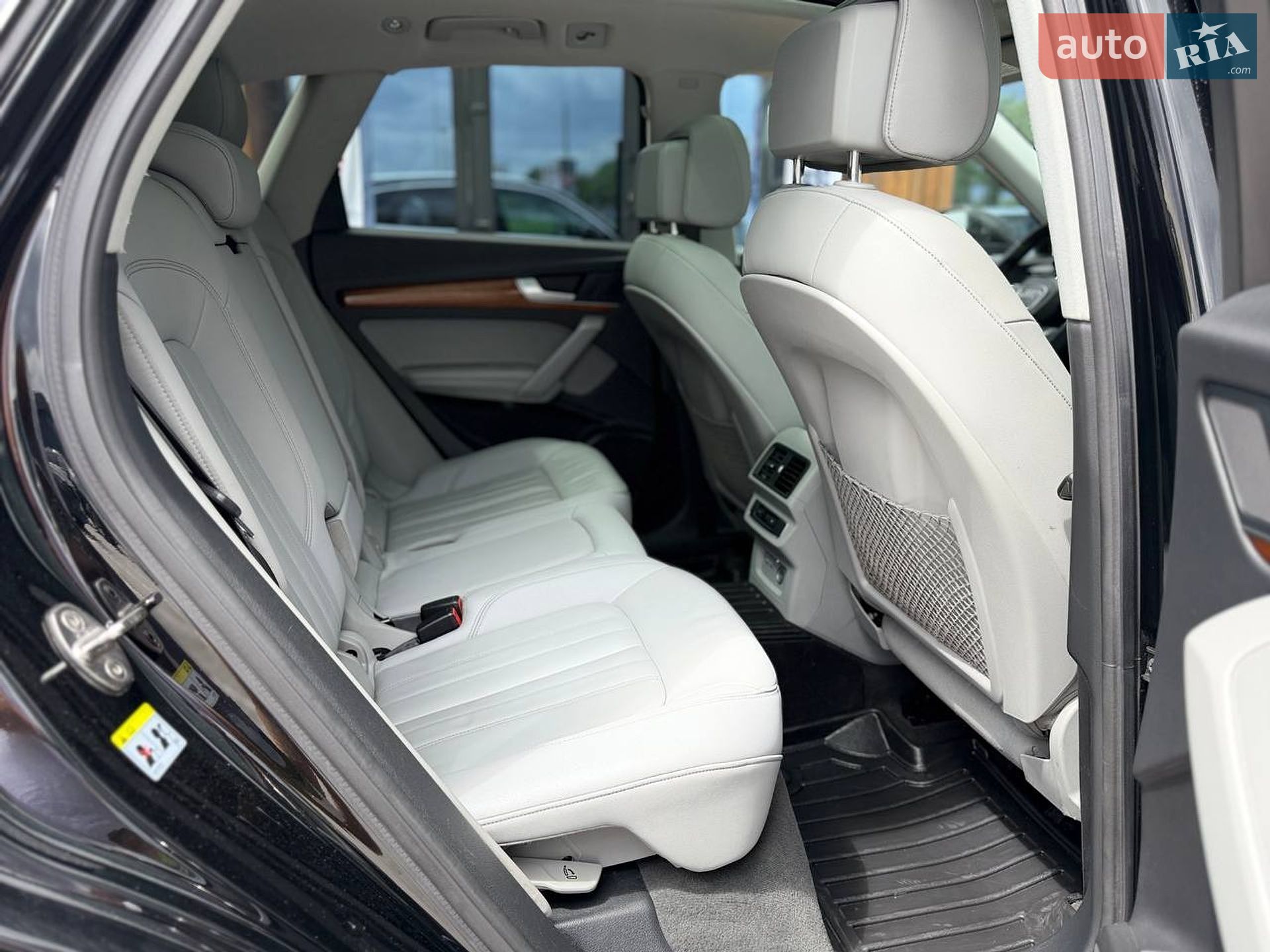 Audi Q5 2020 VIN WA1BAAFY5M2021634 фото оголошення 12 з 19