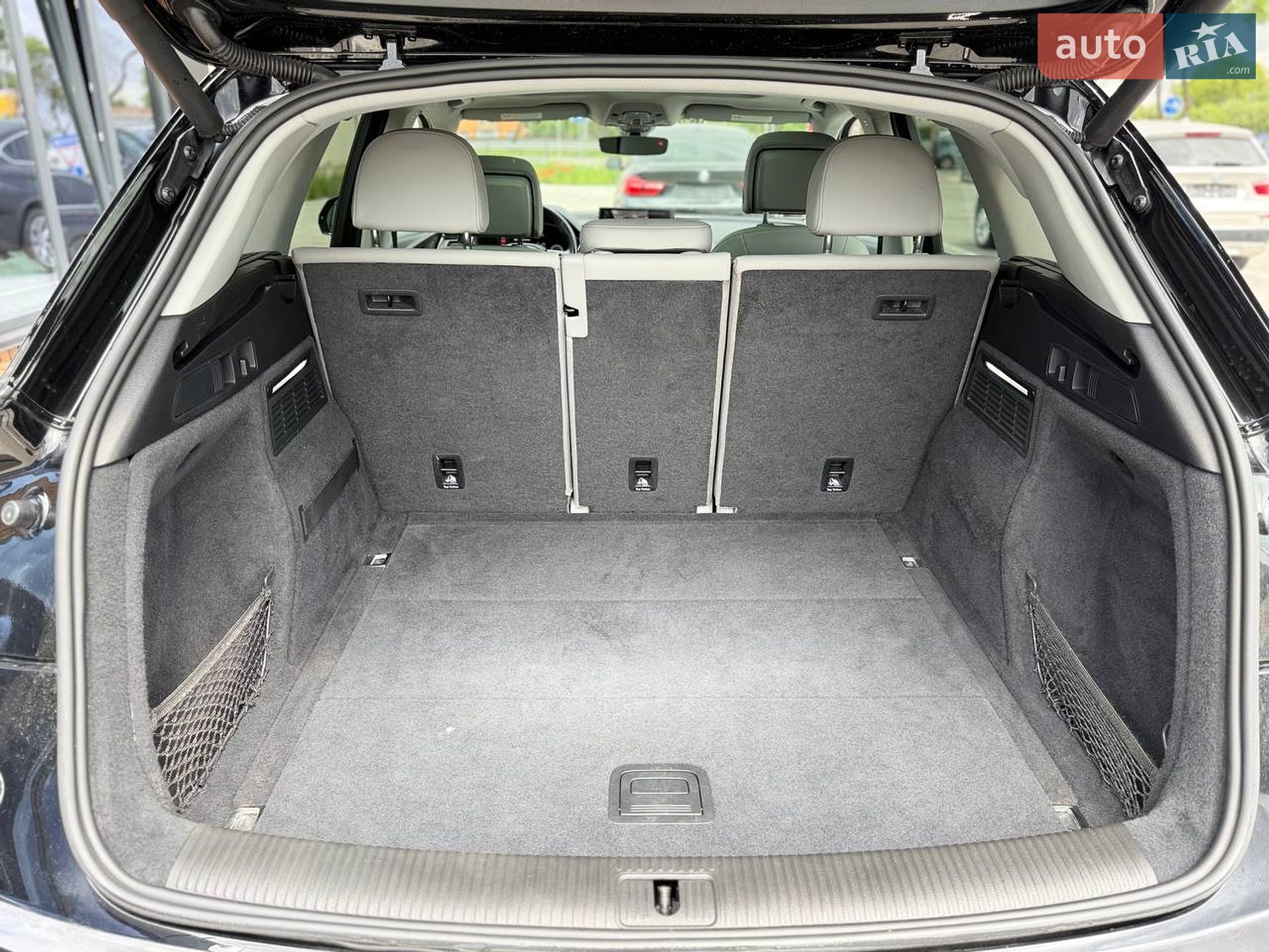 Audi Q5 2020 VIN WA1BAAFY5M2021634 фото оголошення 15 з 19