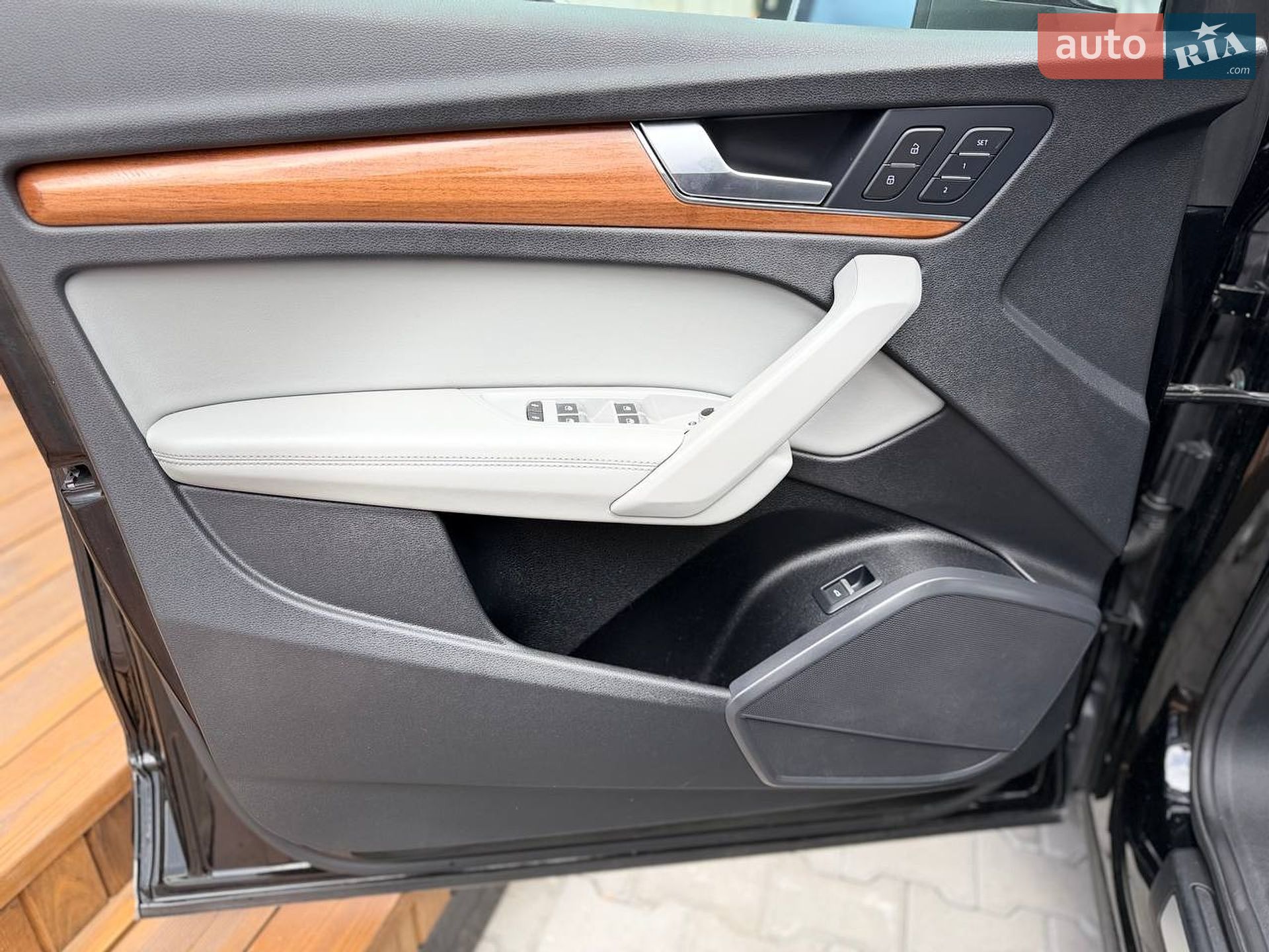 Audi Q5 2020 VIN WA1BAAFY5M2021634 фото оголошення 17 з 19