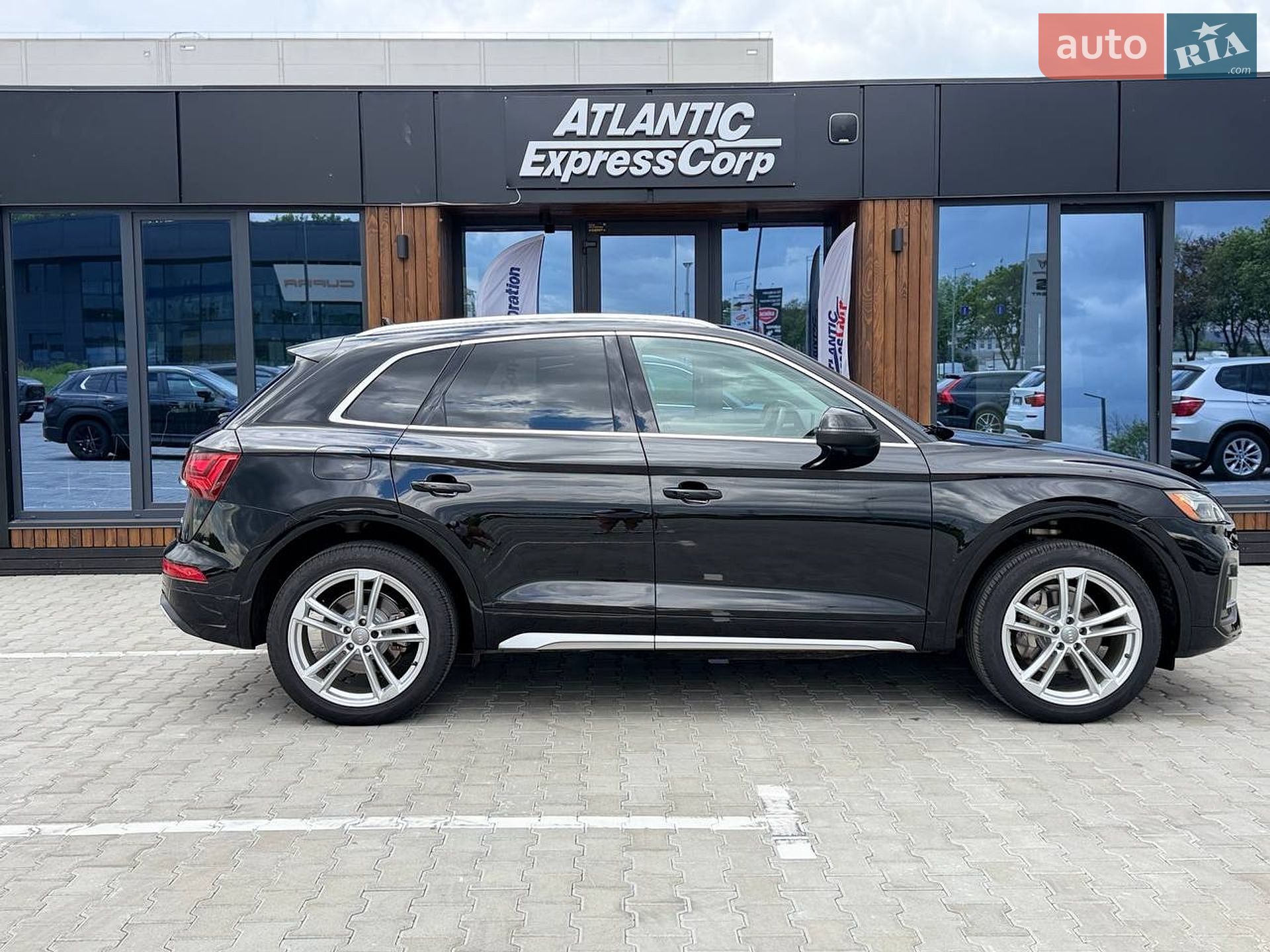 Audi Q5 2020 VIN WA1BAAFY5M2021634 фото оголошення 2 з 19