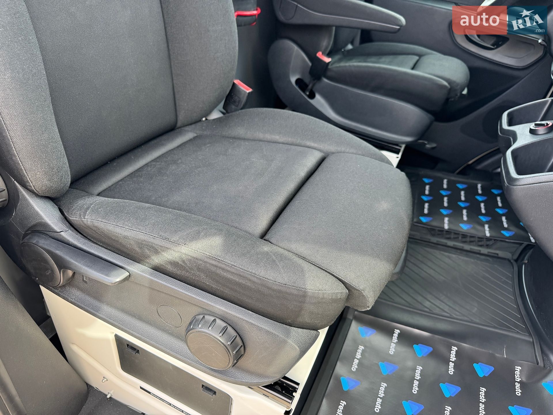 Mercedes-Benz Sprinter 2019 VIN WDB9076311P106117 фото оголошення 28 з 32