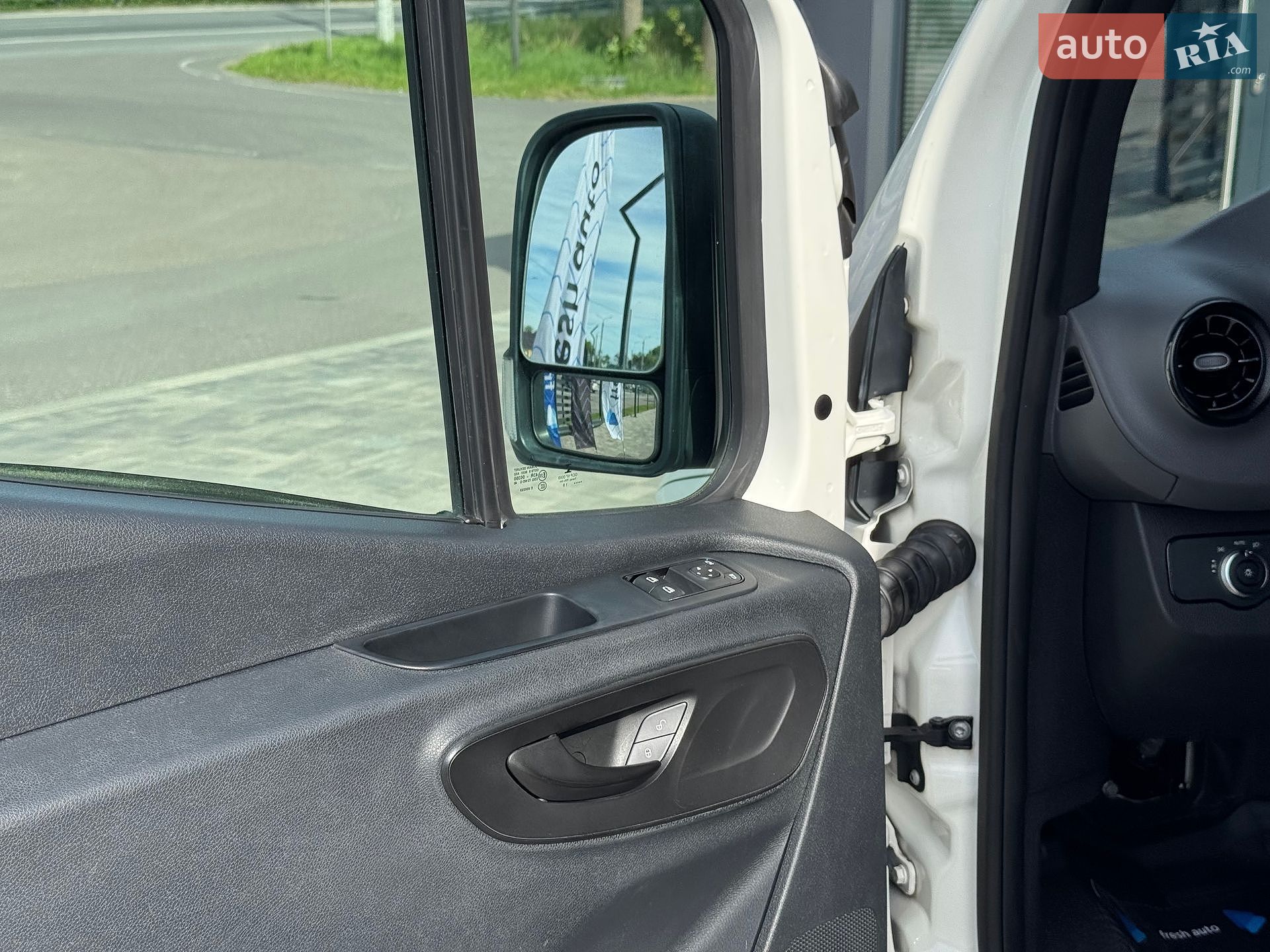 Mercedes-Benz Sprinter 2019 VIN WDB9076311P106117 фото оголошення 14 з 32