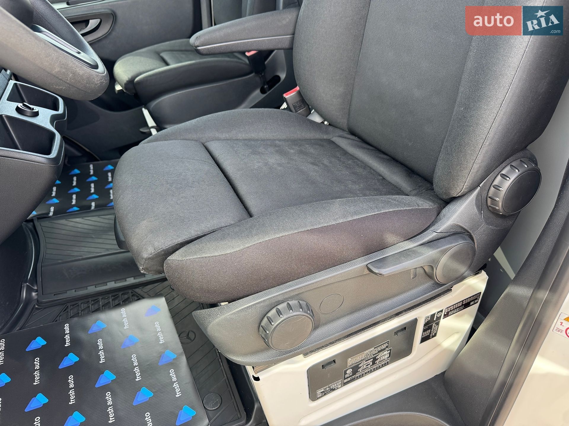 Mercedes-Benz Sprinter 2019 VIN WDB9076311P106117 фото оголошення 18 з 32
