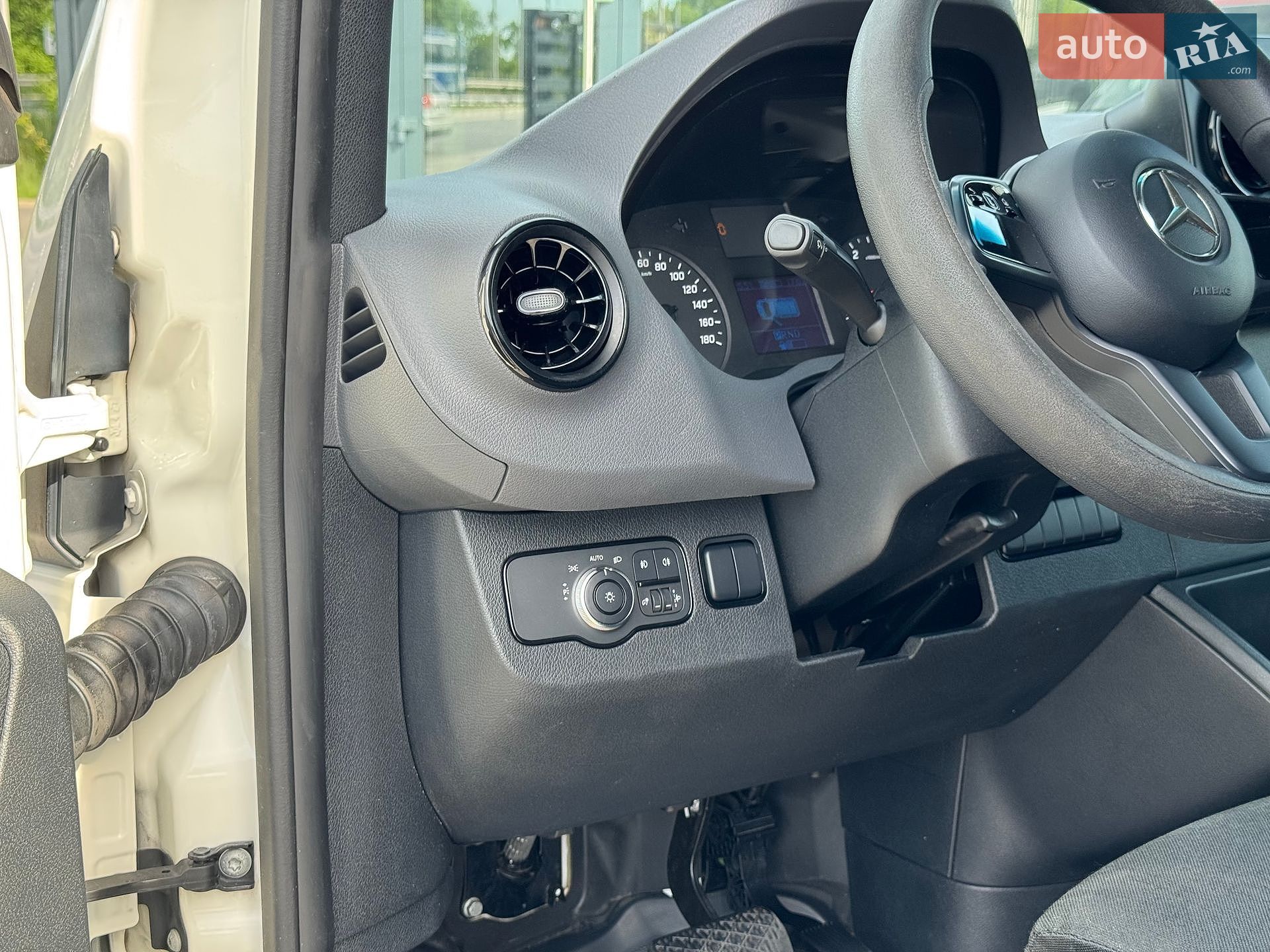 Mercedes-Benz Sprinter 2019 VIN WDB9076311P106117 фото оголошення 15 з 32