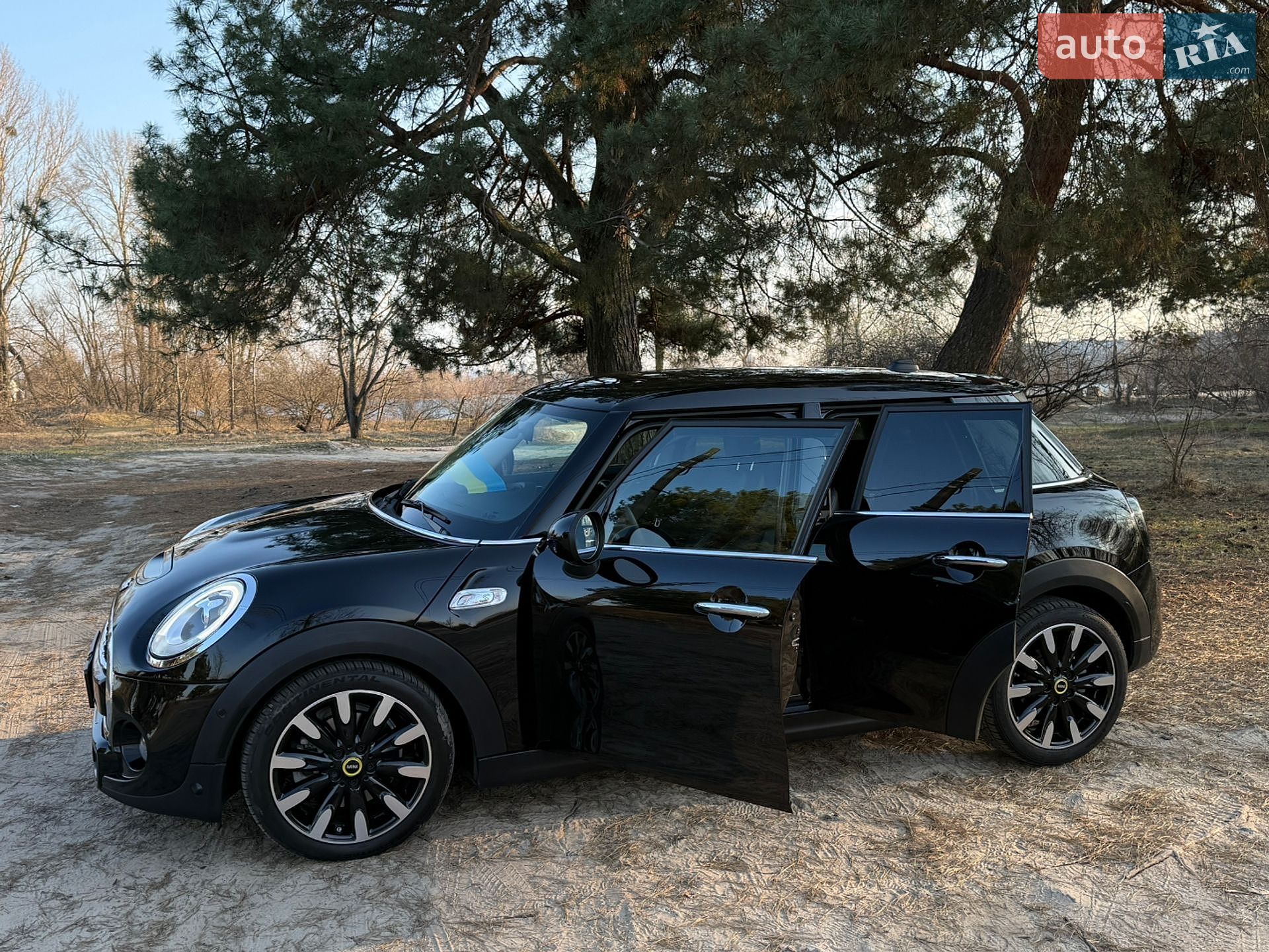 Mini Cooper 2017 VIN WMWXU3C59J2F50878 фото оголошення 9 з 23