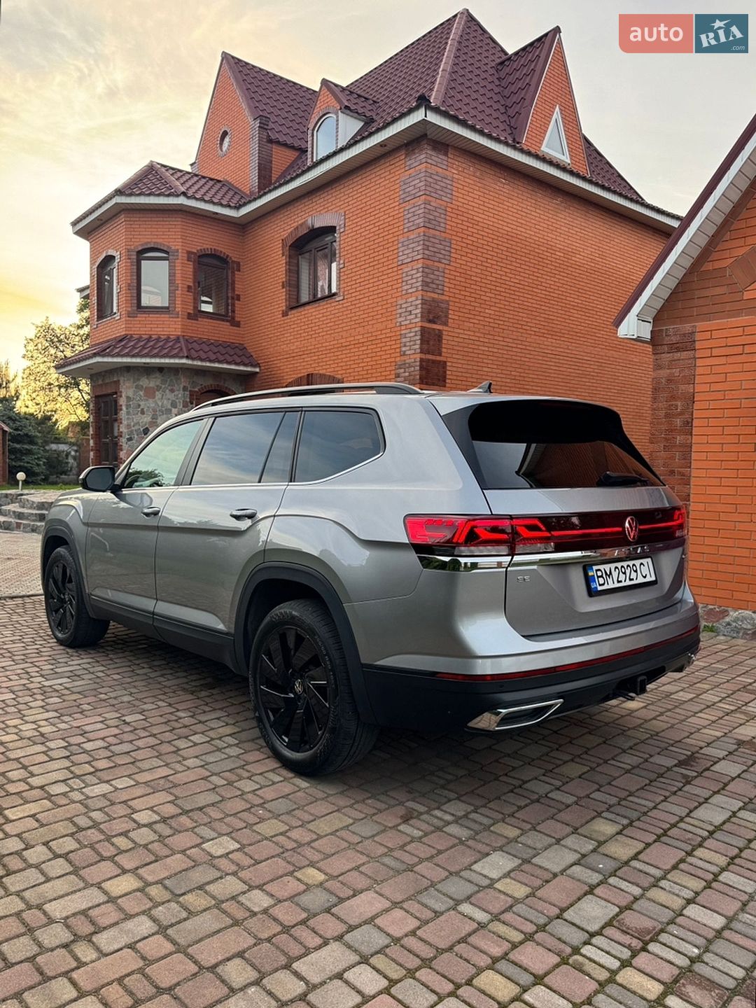 Volkswagen Atlas 2023 VIN 1V2HR2CAXRC525442 фото оголошення 3 з 19